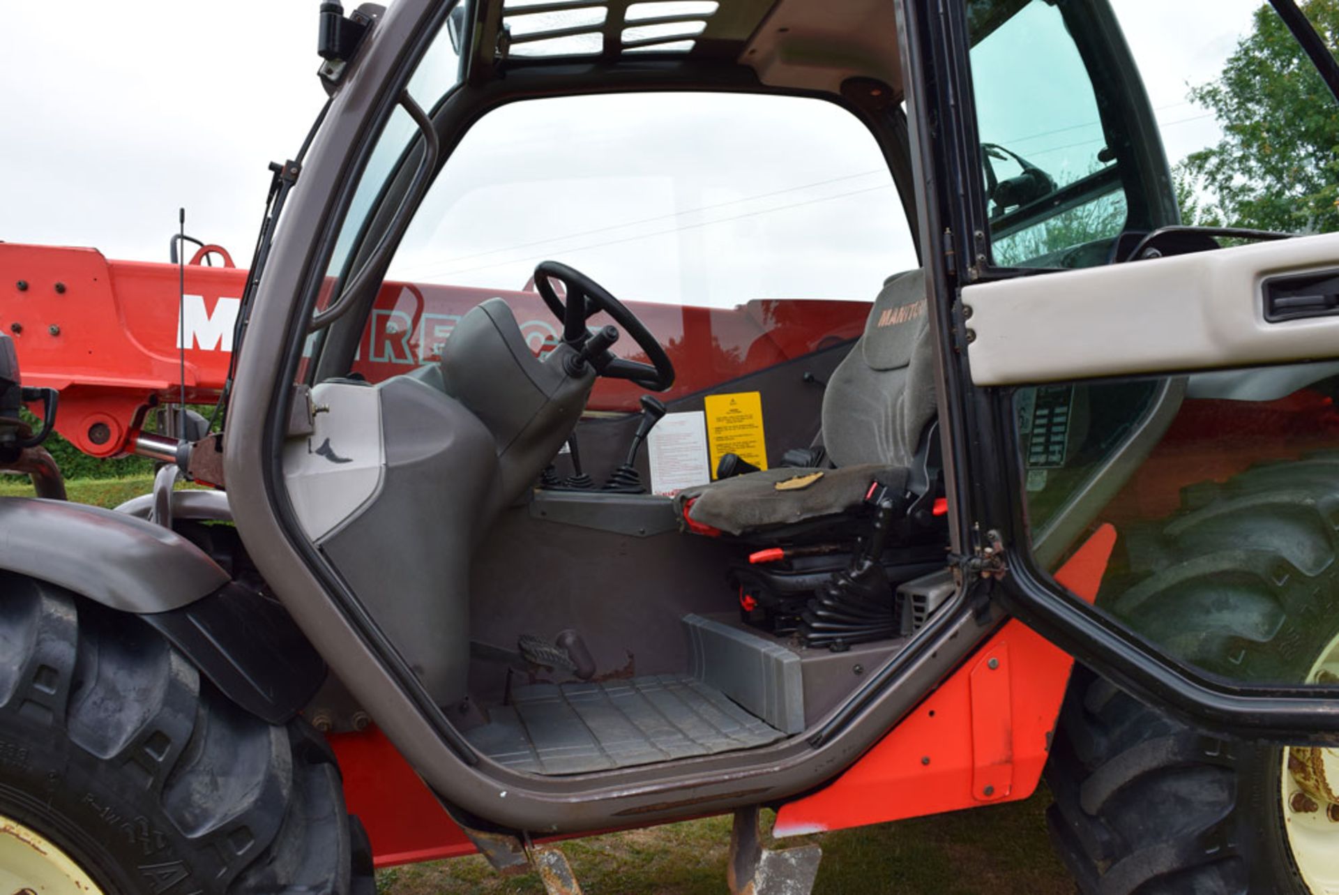 2004 Model Manitou MLT 526 Turbo 5 Meter 2.6 Tonne Telehandler - Image 8 of 12