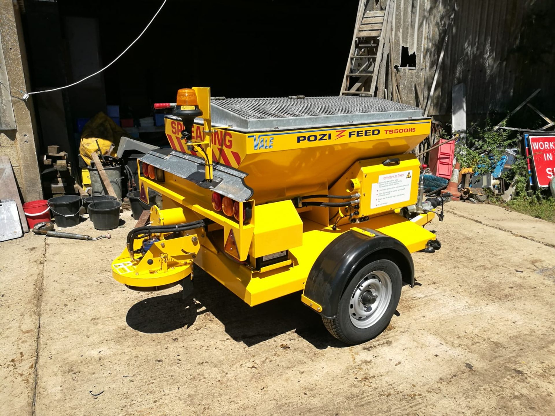 VALE POZI FEED TS500HS GRITTING TRAILER, SINGLE AXLE, 1300GTW, YEAR 2010. - Image 4 of 5