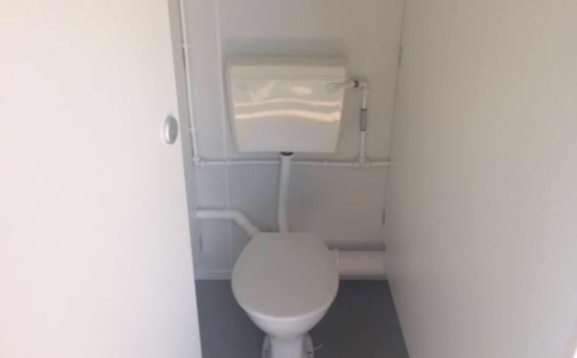 16'x9' Anti-Vandal Toilet and Shower Block - Bild 3 aus 6