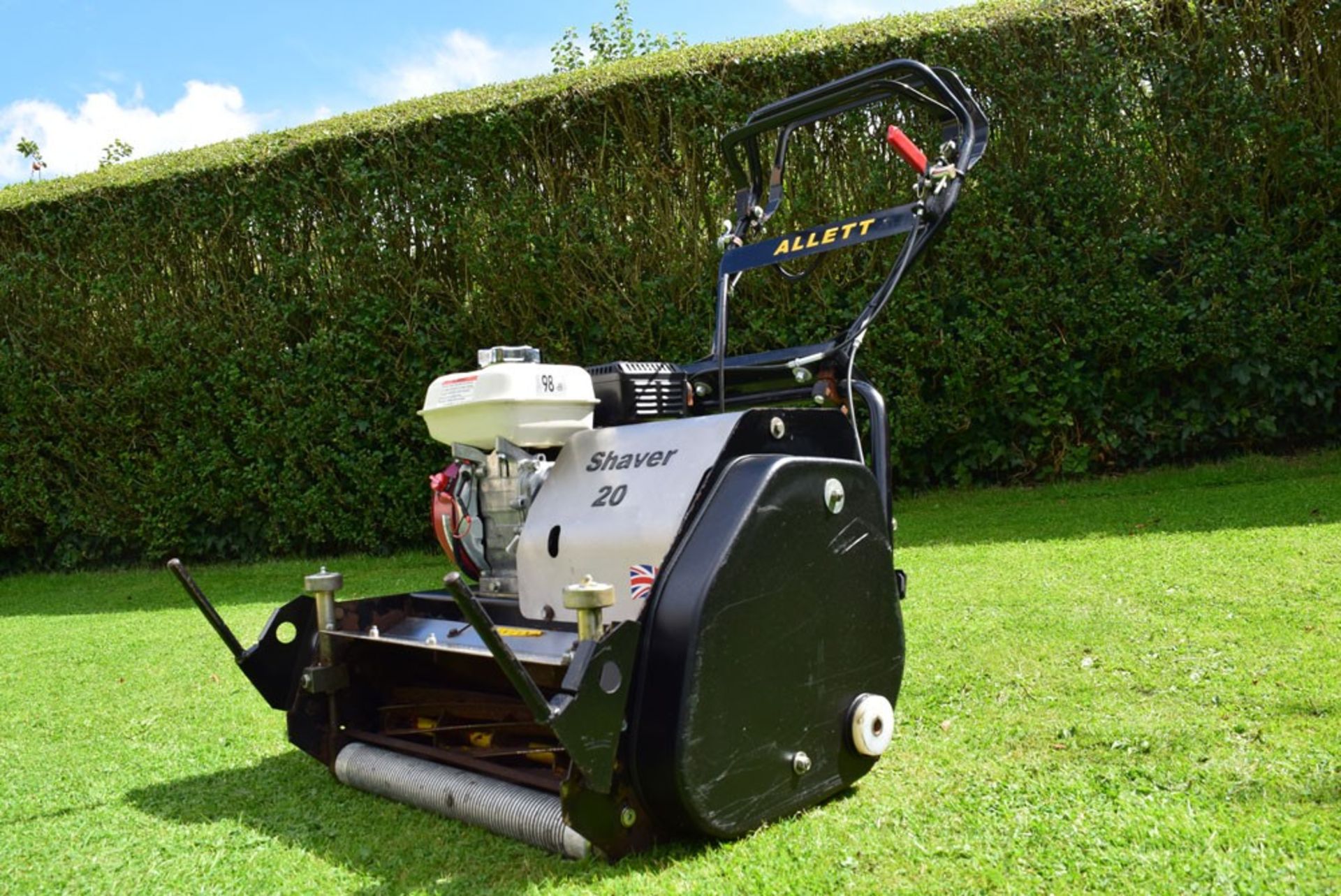 2012 Allett Shaver 20, 10 Blade Cylinder Mower With Grass Box - Image 4 of 9