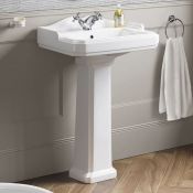 (R87) PALLET TO CONTAIN 15 x BRAND NEW TRADITIONAL 1 TAP HOLE BASINS. ORIGINAL RRP IN EXCESS OF £2,