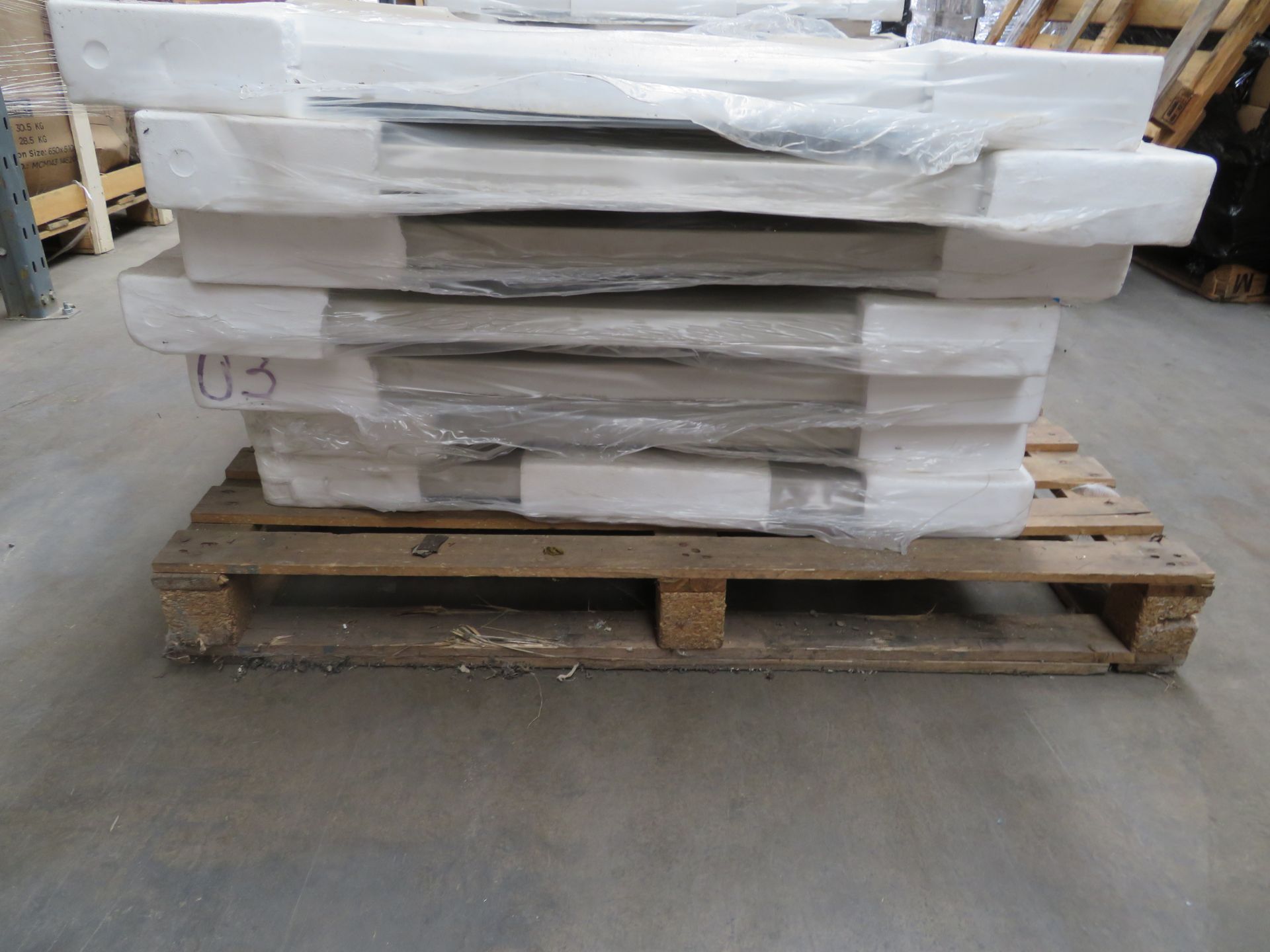 (C33) Pallet To Contain 7 X Brand New 900X800Mm Quadrant Lightweight Stone Resin Shower Trays. - Image 3 of 4