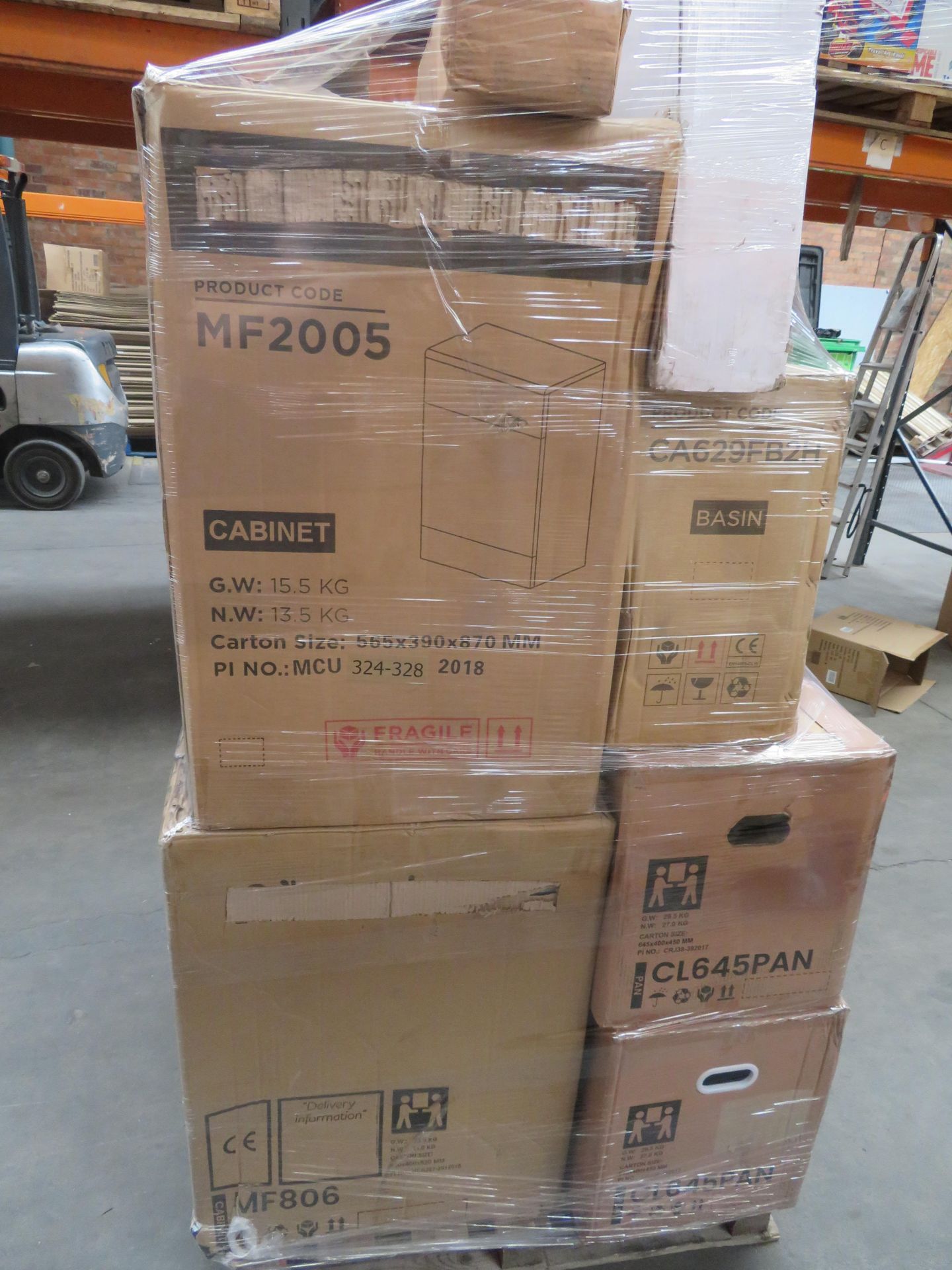 (R102) PALLET TO CONTAIN 19 ITEMS OF VARIOUS BATHROOM STOCK TO INCLUDE: BASIN CABINETS, TOILET PANS, - Image 2 of 4