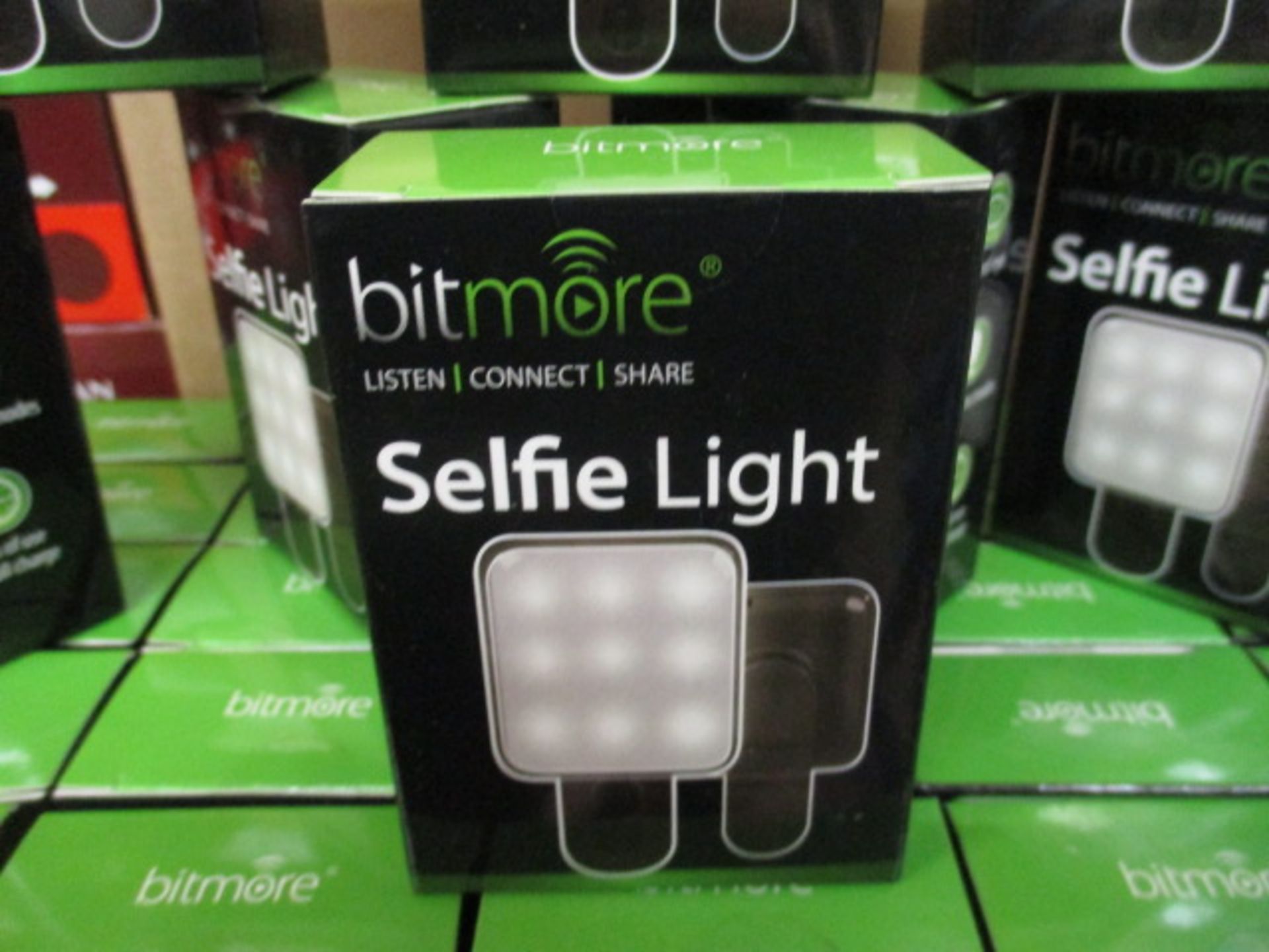 100pcs x brand new Bitmore seflie light attahcment includes USB lead and batteries - different modes