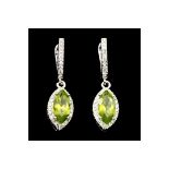 A Marvellous Pair Of Earrings Set With Natural Peridot Gemstones - Clarity Vvs/If - Transparent