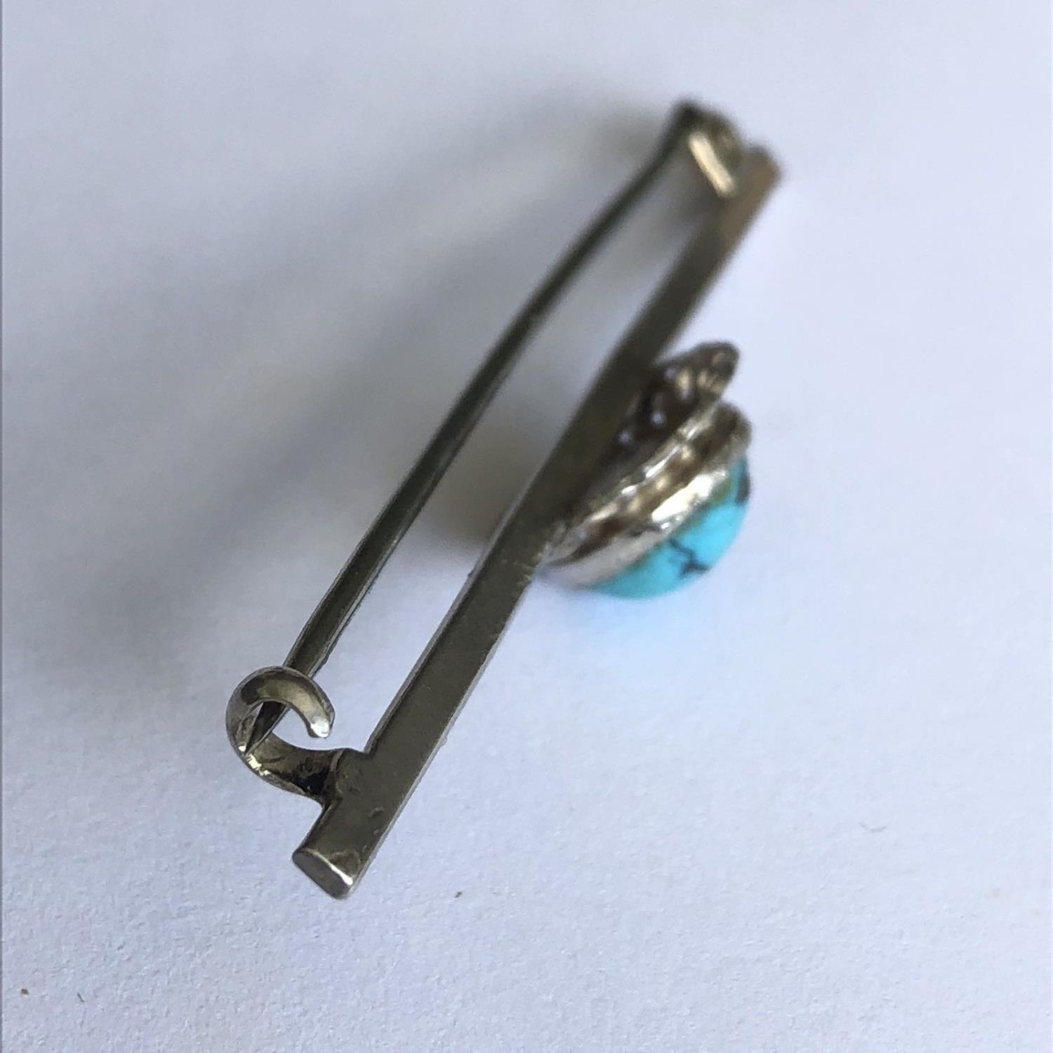 An antique Sterling Silver Bar Brooch with central Turquoise Stone - Image 4 of 4