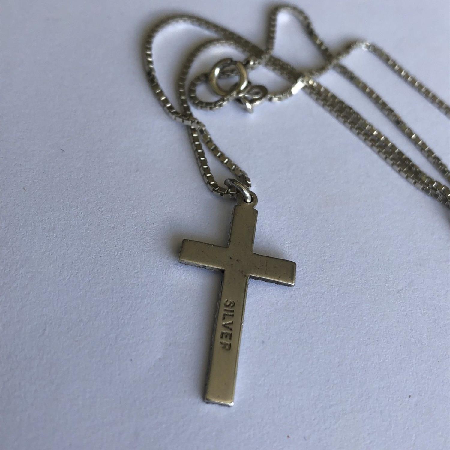 A vintage Silver cross pendant on a 16 inch 925 chain, boxed - Image 3 of 4