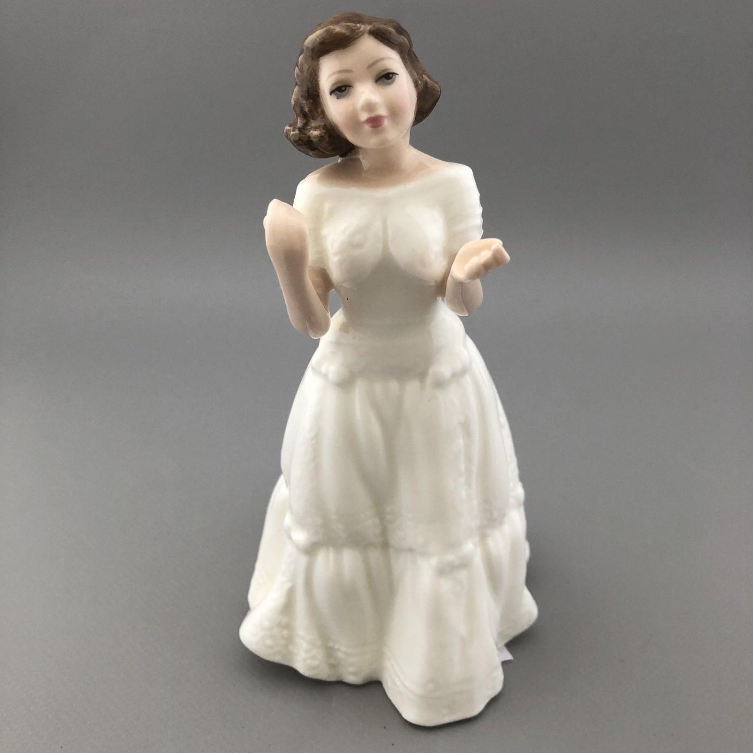 Royal Doulton Figurine "Welcome" Collectors Club HN3764 - Nada M Pedley 1995