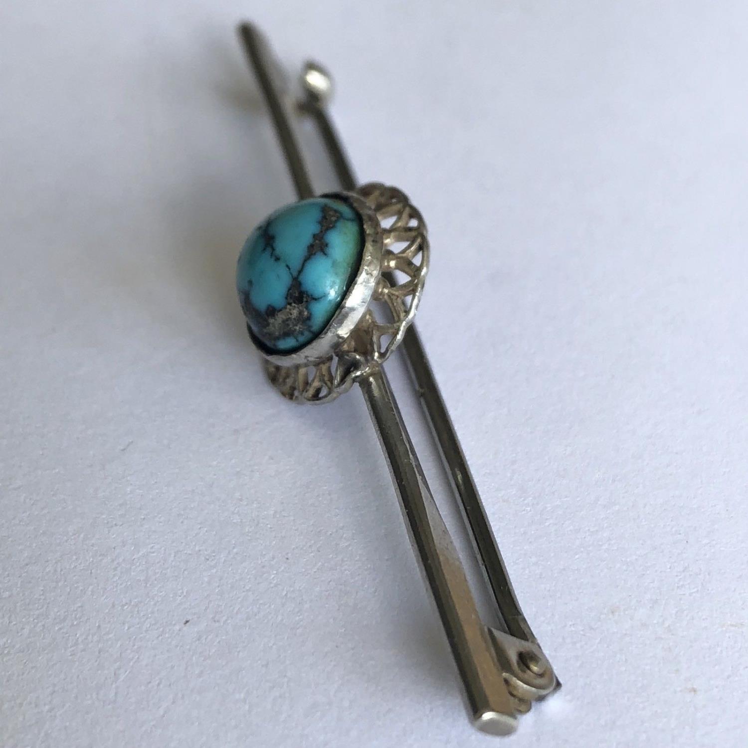 An antique Sterling Silver Bar Brooch with central Turquoise Stone - Image 2 of 4