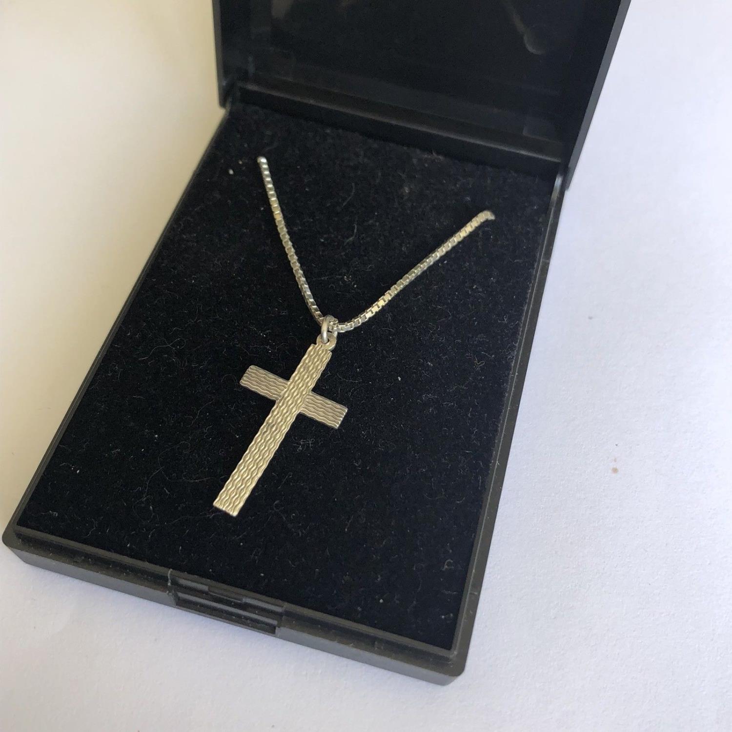 A vintage Silver cross pendant on a 16 inch 925 chain, boxed