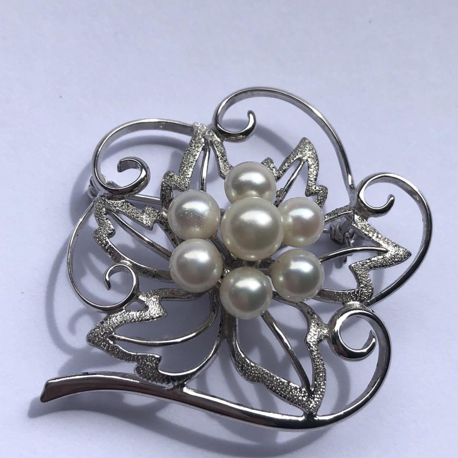 A pretty vintage brooch - solid silver - flower shape with faux pearl cluster