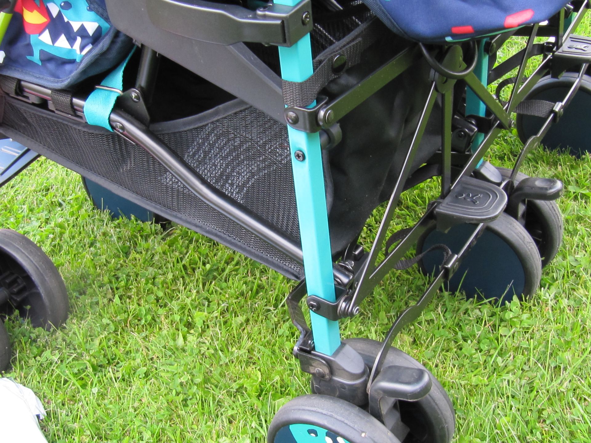 Cosata Twin Push Chair - Image 8 of 12