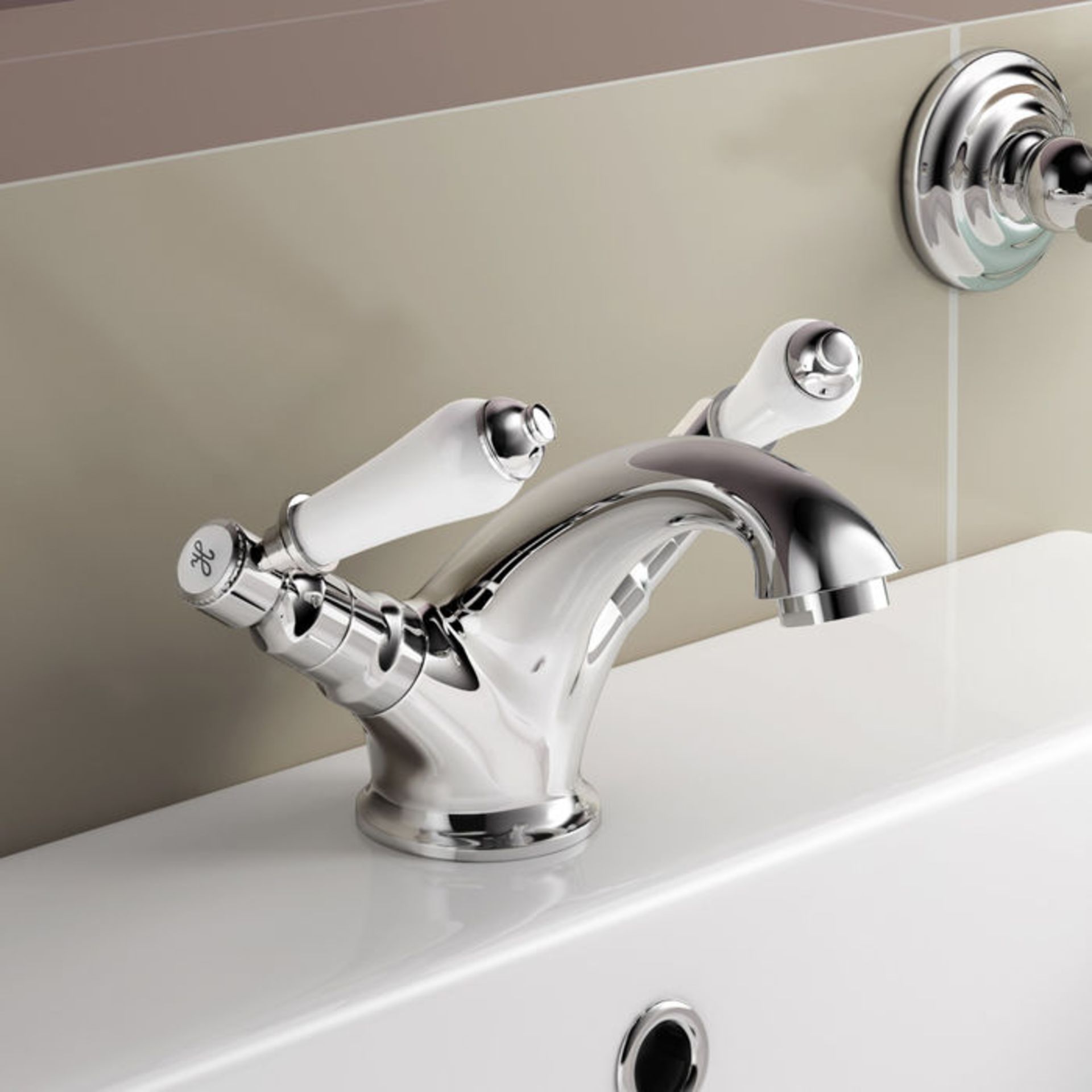 (GR90) Regal Chrome Traditional Basin Sink Lever Mixer Tap. Chrome Plated Solid Brass Mixer - Image 2 of 4
