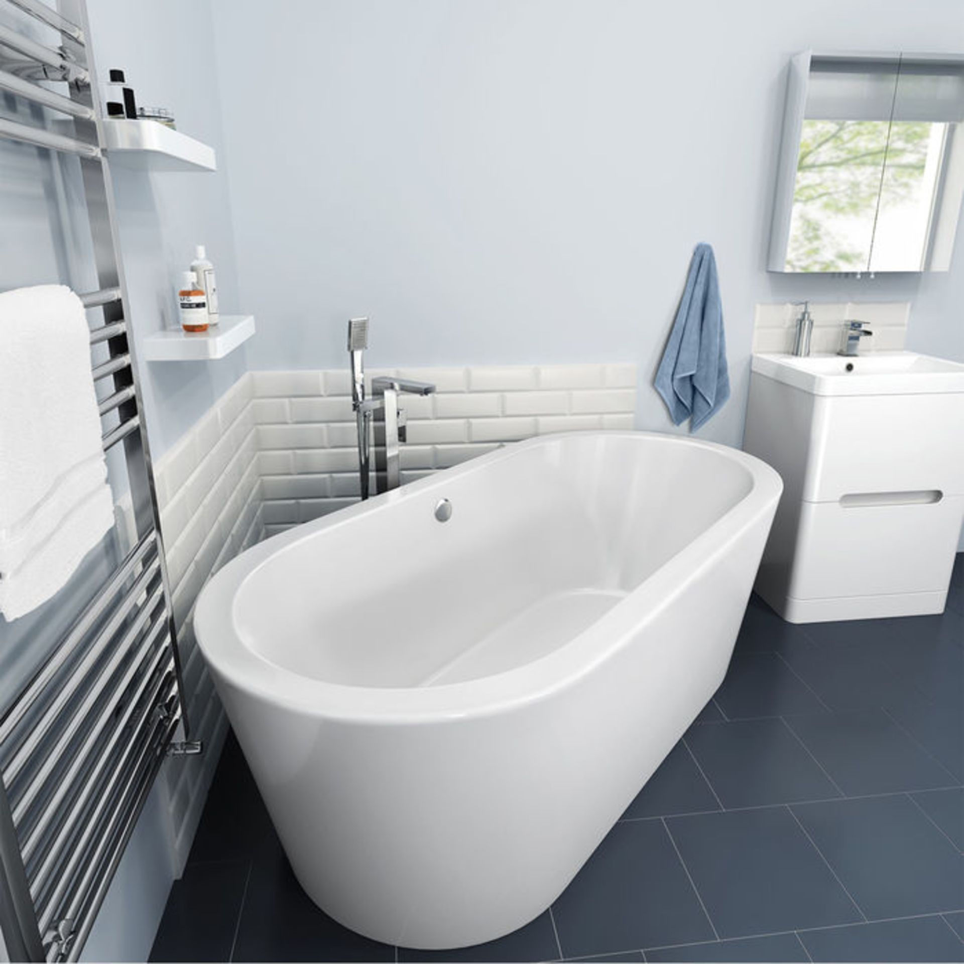 (GR176) 1700X800mm Isla Freestanding Bath. Manufactured from High Quality Acrylic, complimented by a - Image 4 of 5