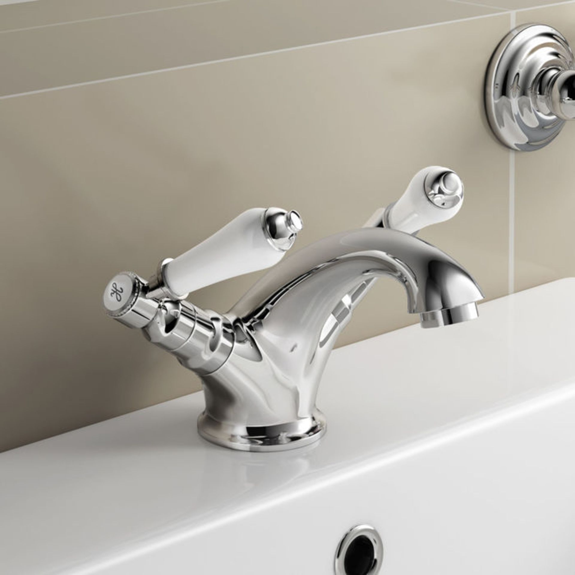 (GR90) Regal Chrome Traditional Basin Sink Lever Mixer Tap. Chrome Plated Solid Brass Mixer - Image 3 of 4