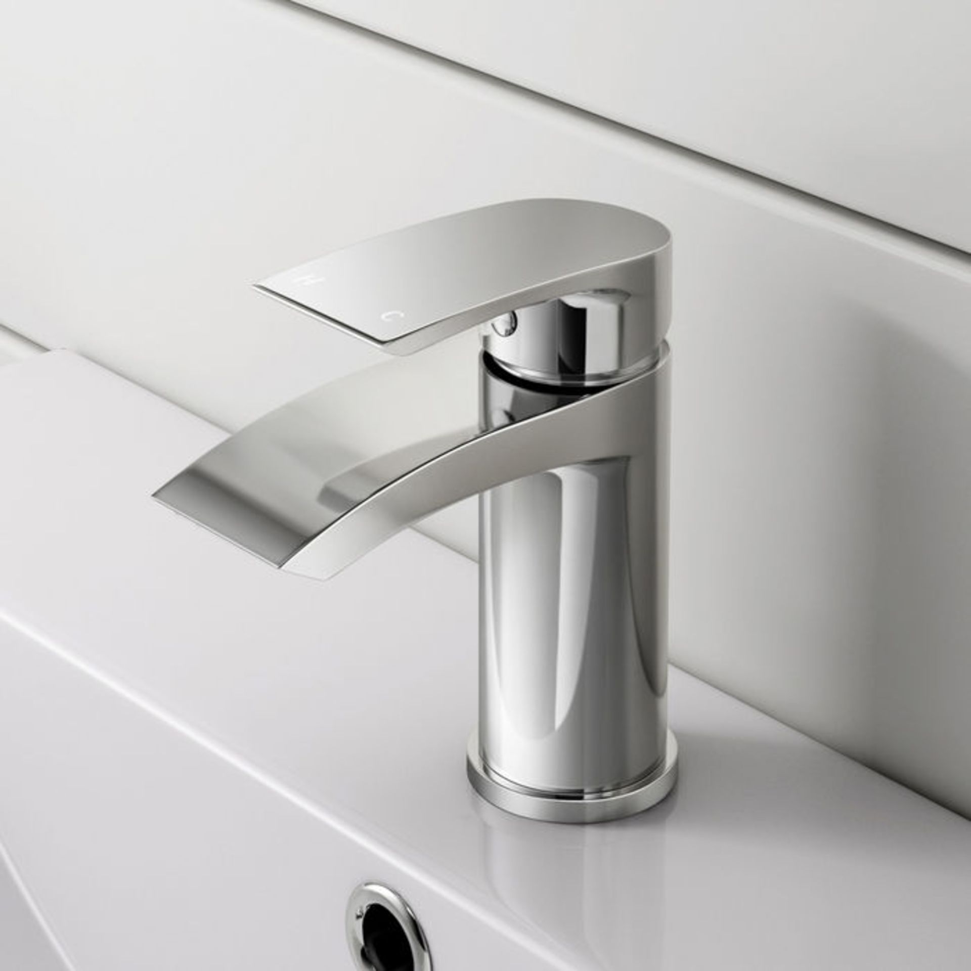 (AH37) Melbourne Basin Mixer Tap Crafted from chrome plated, corrosion free solid brass. Includes - Image 2 of 4