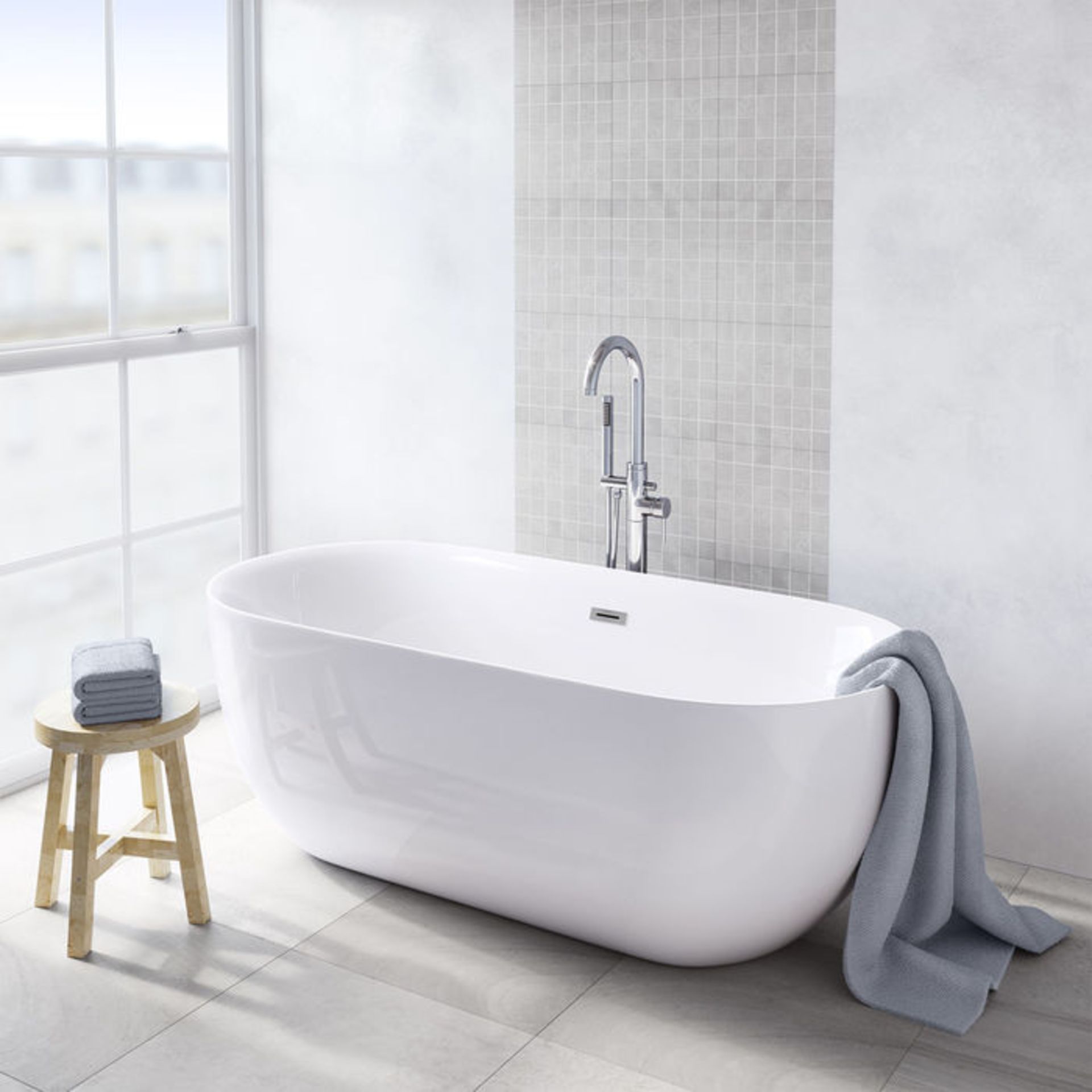 (AH2) 1700mmx780mm Mya Freestanding Bath. Showcasing style charm for a centre piece that's full of - Image 2 of 3