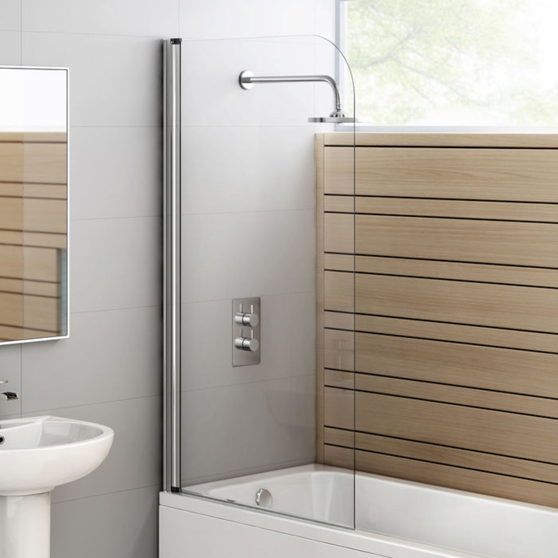 (AH17) 800mm - 4mm - Straight Bath Screen. RRP £149.99. A great addition to your shower bath 4mm