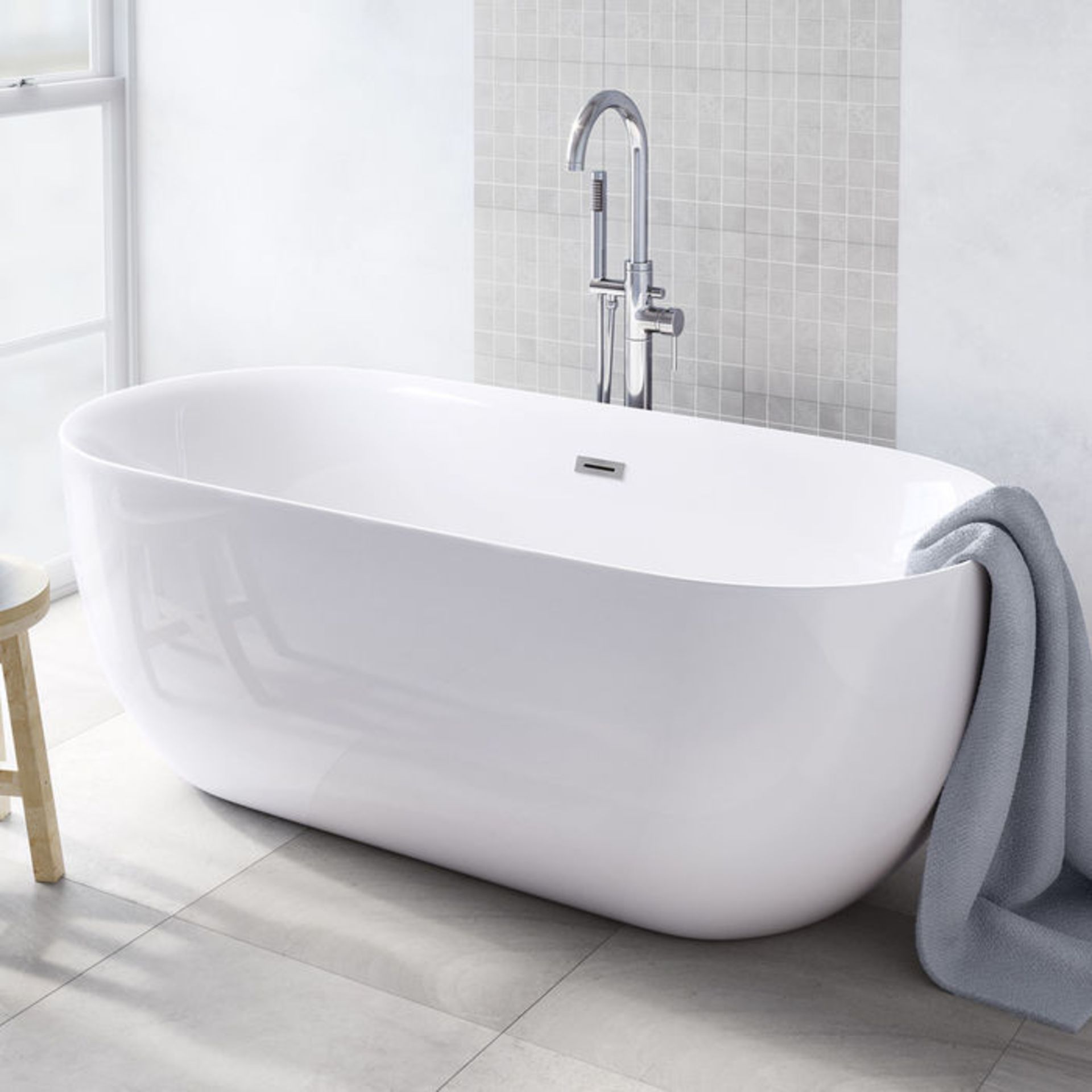 (AH2) 1700mmx780mm Mya Freestanding Bath. Showcasing style charm for a centre piece that's full of