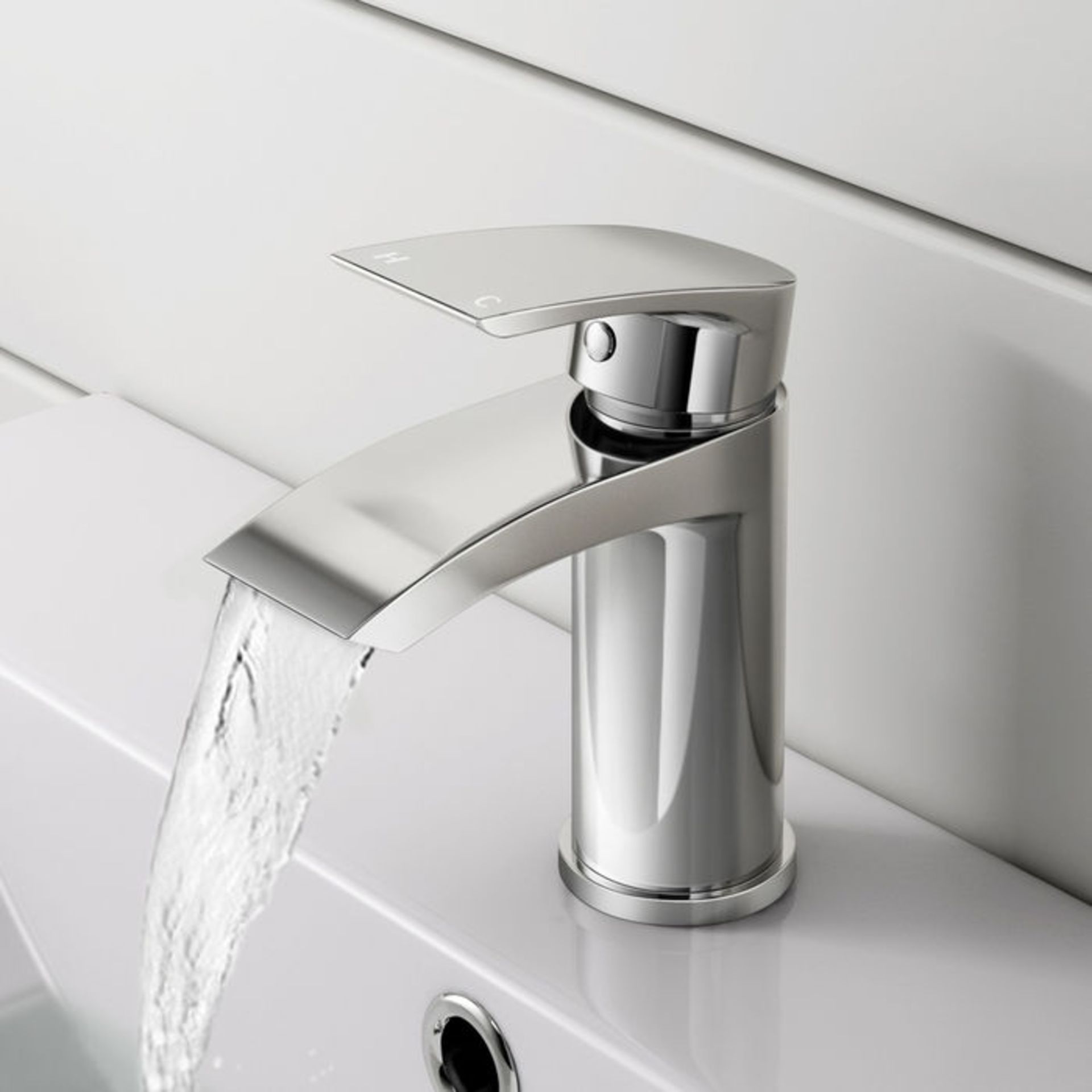 (AH37) Melbourne Basin Mixer Tap Crafted from chrome plated, corrosion free solid brass. Includes