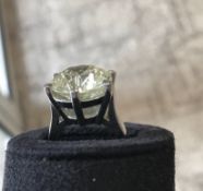 18ct White Gold Single Stone Claw Set Diamond Ring 13.06