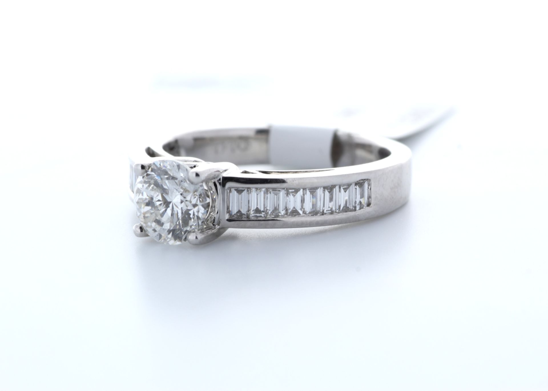 18k White Gold Single Stone Claw Set With Stone Set Shoulders Diamond Ring 1.01 (0.41) - Image 2 of 4