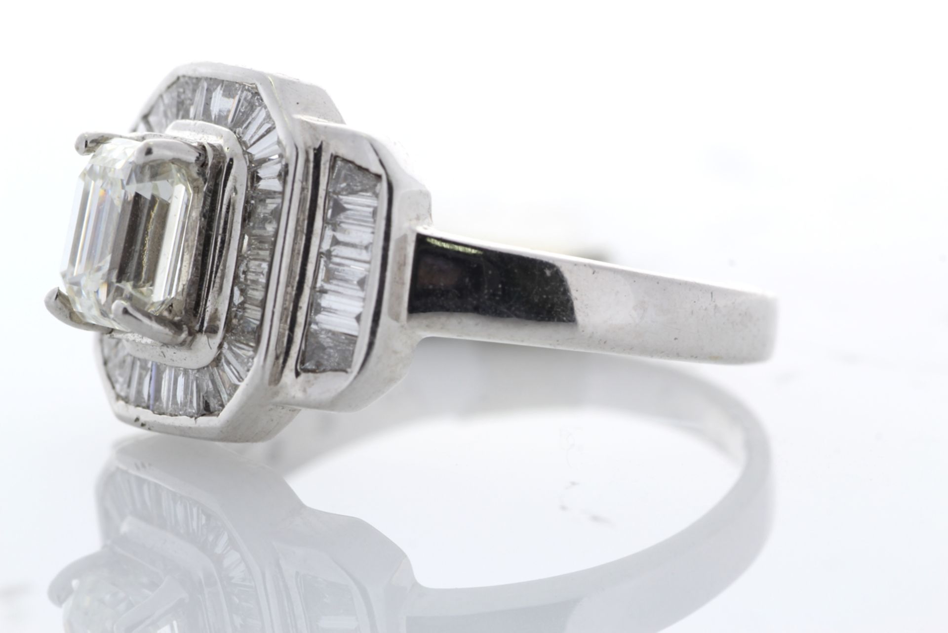 18ct White Gold Emerald Cut Bespoke Diamond Ring 2.02 - Image 2 of 3