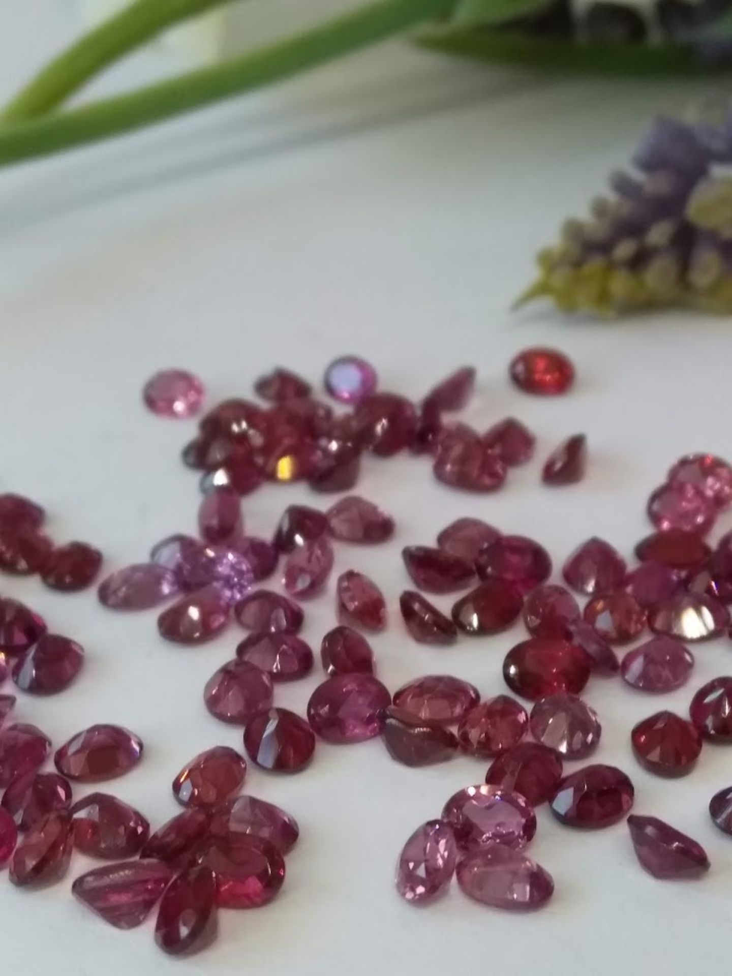 An outstanding collection - IGL&I Certified 25.40 Cts 109 Pieces natural Untreated Garnets - Image 2 of 3