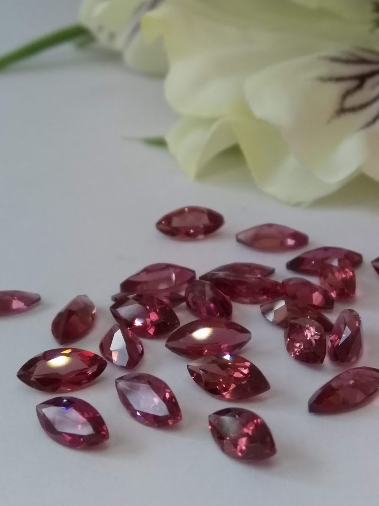 IGL&I Certified 15.55 Cts 25 Pieces natural Untreated Garnet Gemstones - Image 2 of 3