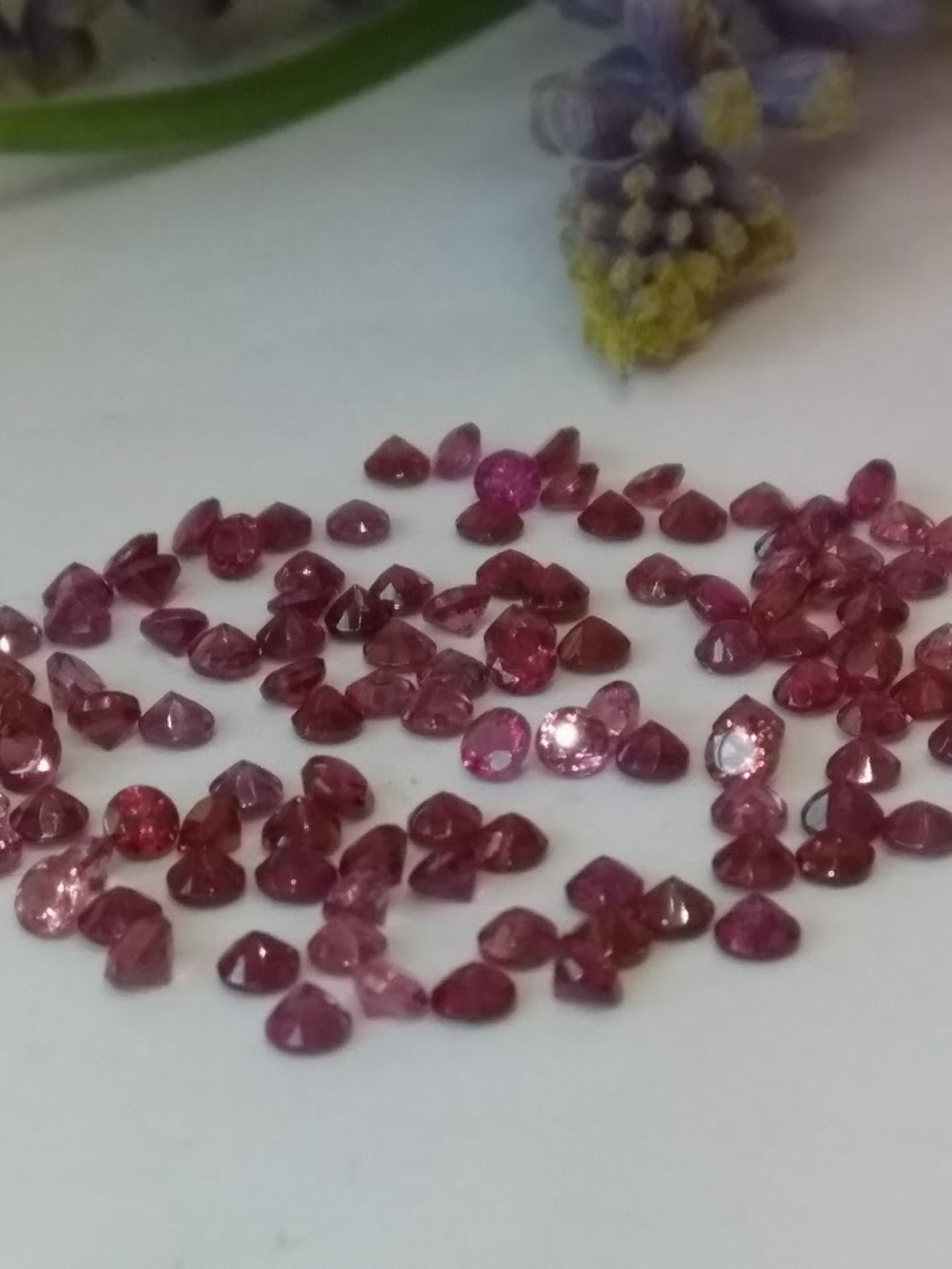 IGL&I Certified 13.45 Cts 121 Pieces natural Untreated Garnet Gemstones. Beautiful round cut - Image 2 of 3