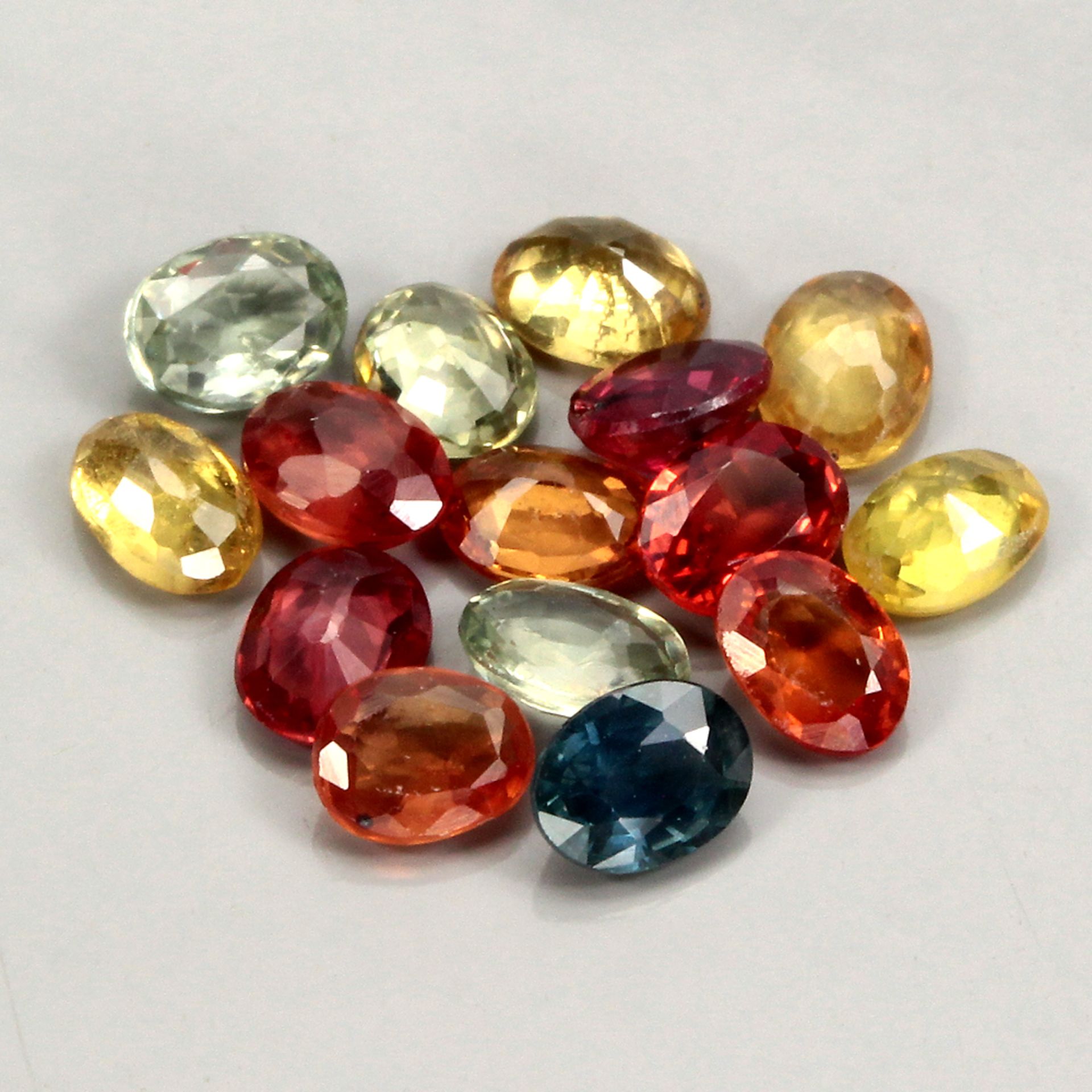 3.48 Cts 15 Pieces natural Sapphires, Mixed colours - Round Cut - VVS Clarity - Image 2 of 2