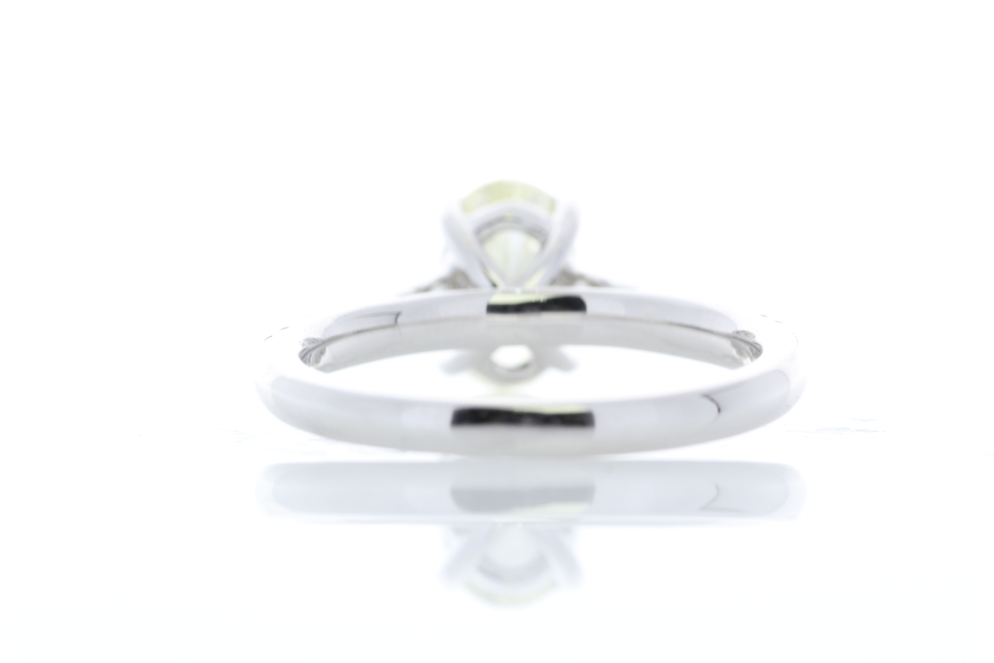 18ct White Gold Single Stone Oval Cut With Stone Set Shoulder Diamond Ring (1.17) 1.39 - Image 3 of 6