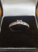 18ct White Gold & Diamond Engagement Style Ring Weight 2g UK Size O/P