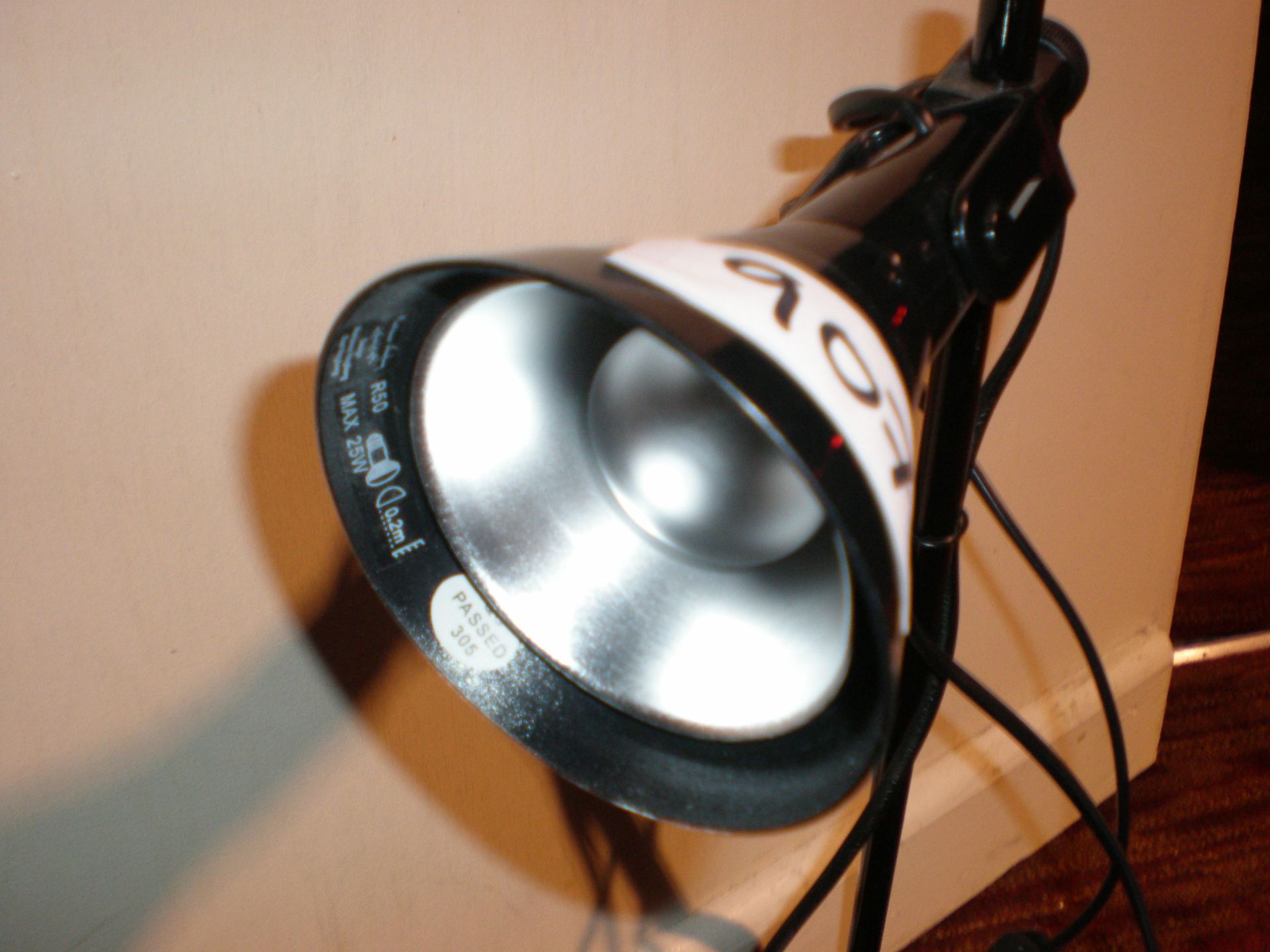 Desk Lamp With In Ine Switch And Bulb Included . - Image 4 of 4