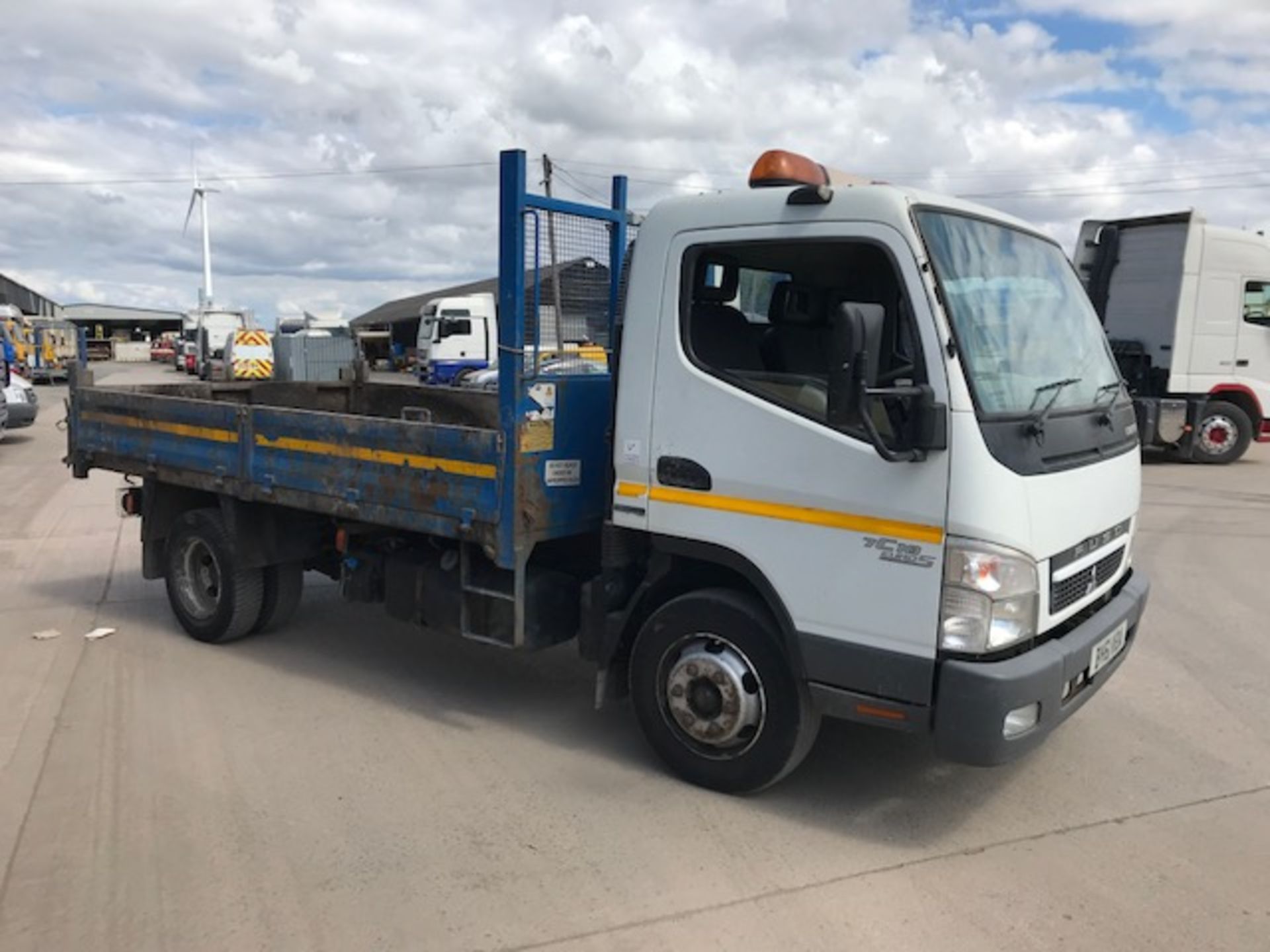 2012 Mitsubishi Canter 7C18 Tipper - Image 3 of 10