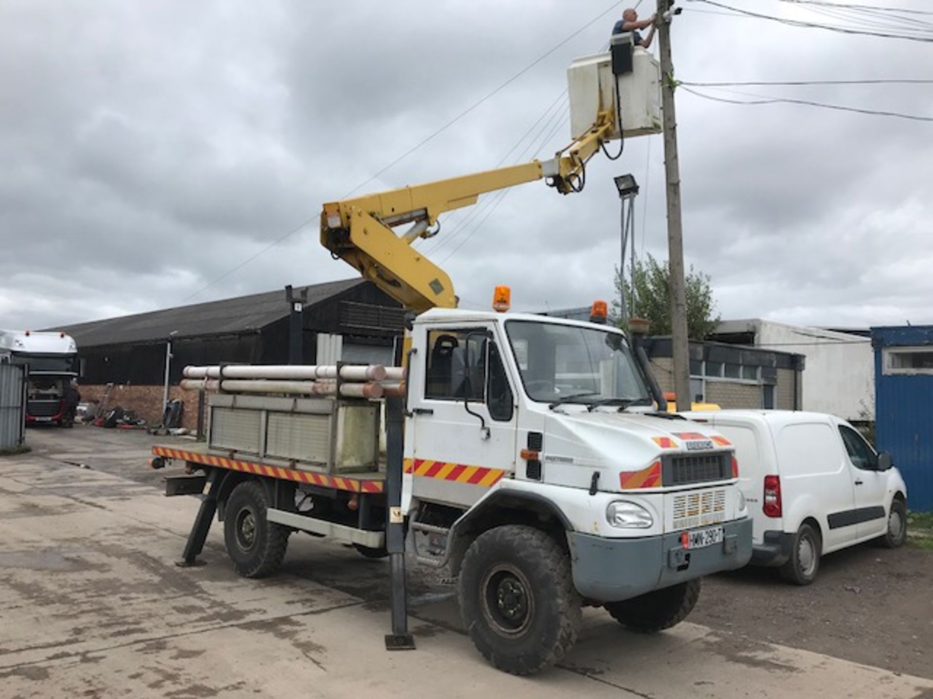 2006 Bremach Xtreme 60 4x4 hoist lift