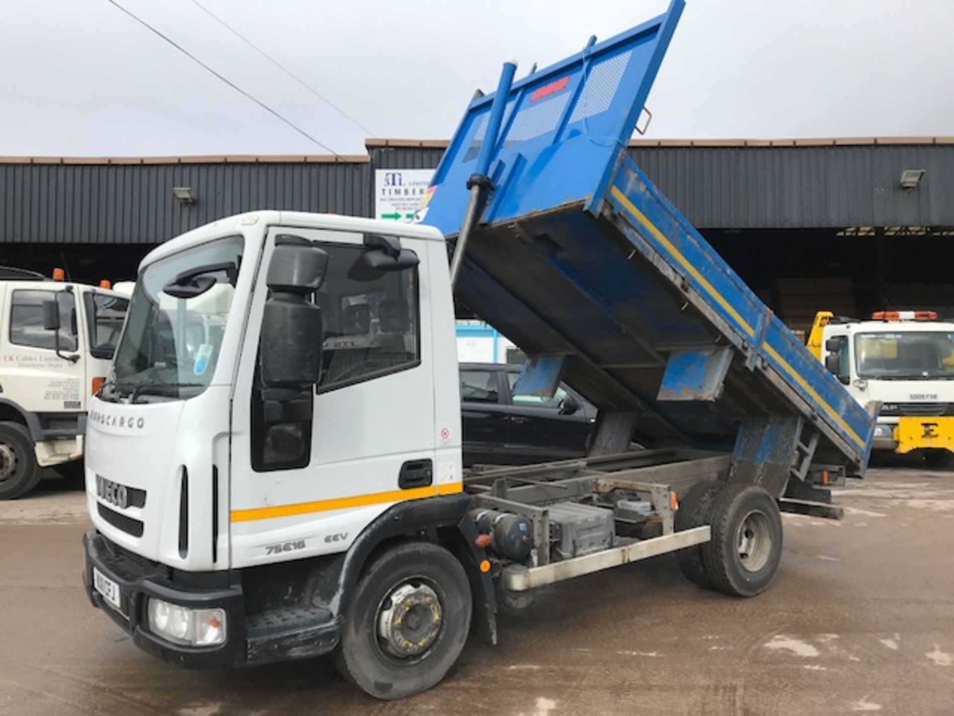 2011 Iveco Eurocargo 75E16 Tipper - Image 2 of 8