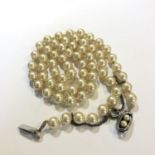 Vintage necklace - Single string stand of faux pearls on a 925 silver clasp