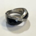 Sterling silver 925 S925 Ring with black and white crossover stones - Size L