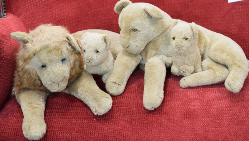1930s Family Of Lions Toys