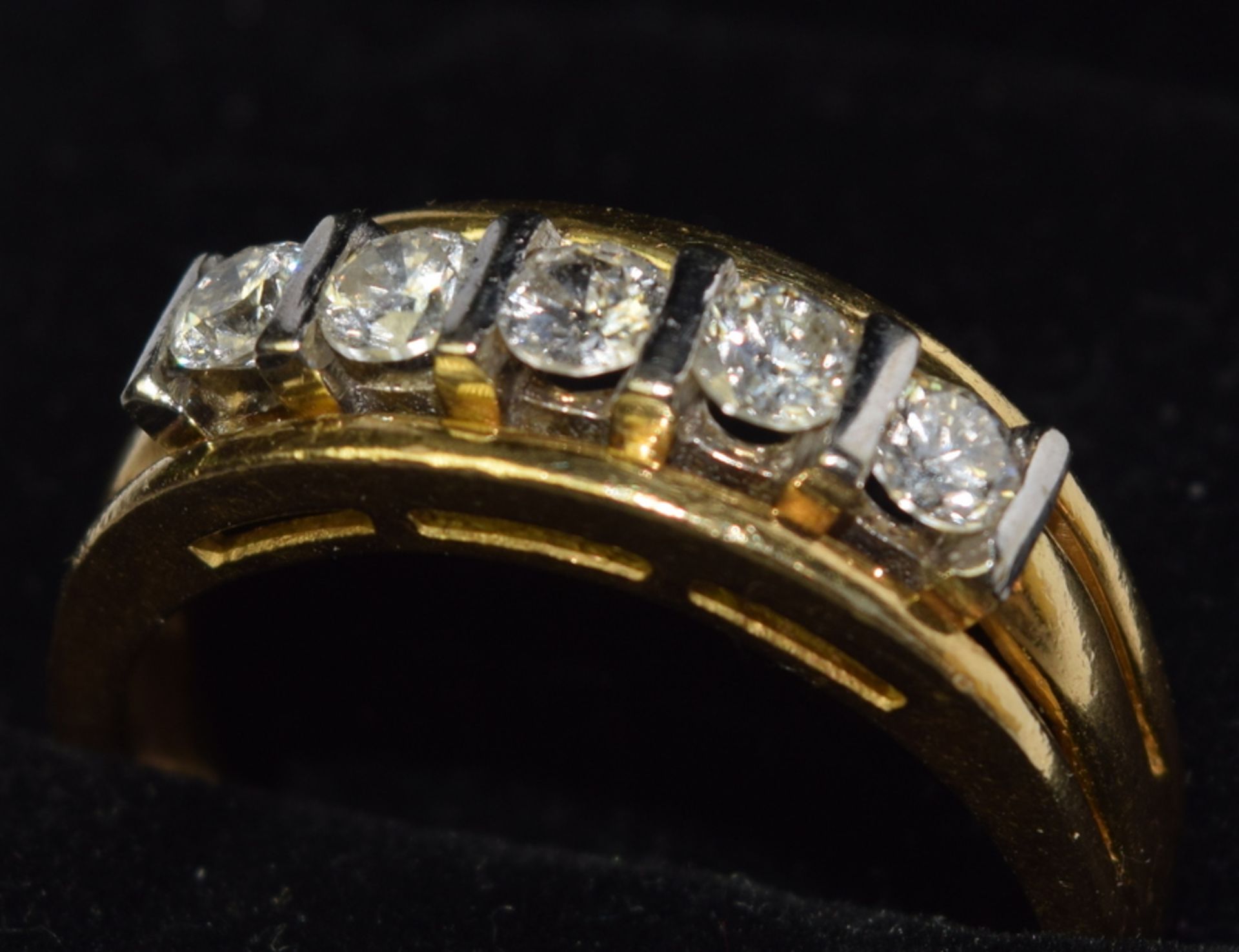 Excellent 18ct Gold And Platinum Mount Ring With Five Clear Diamonds - Image 3 of 7