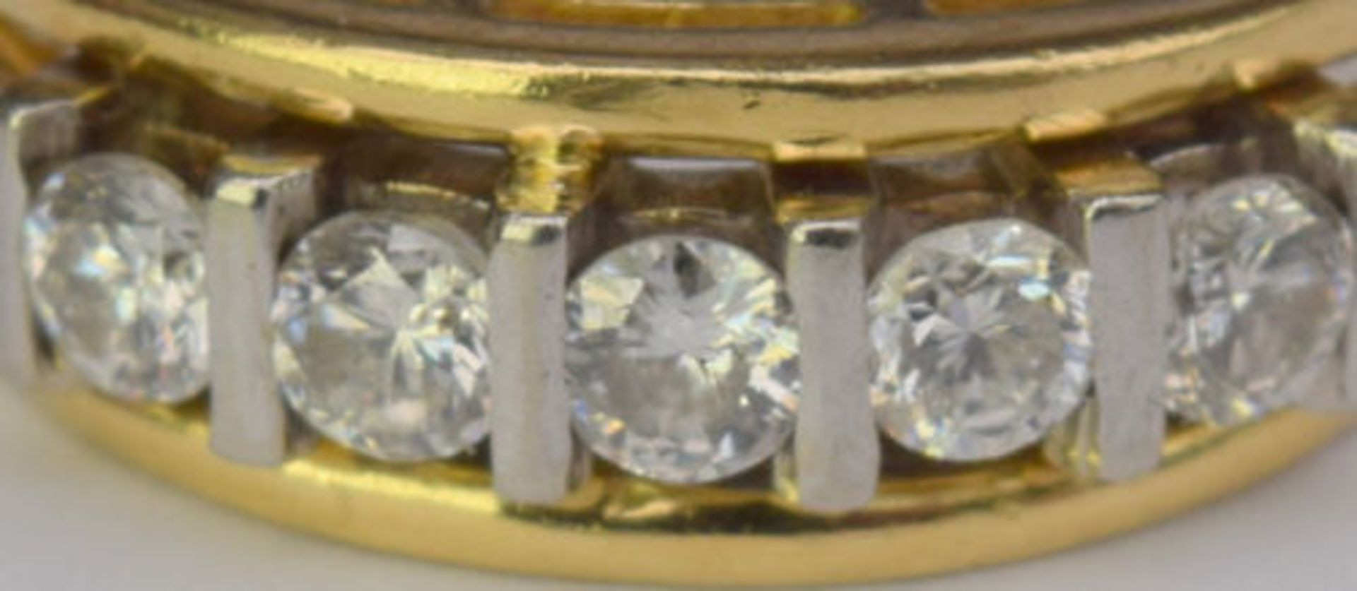 Excellent 18ct Gold And Platinum Mount Ring With Five Clear Diamonds - Image 5 of 7
