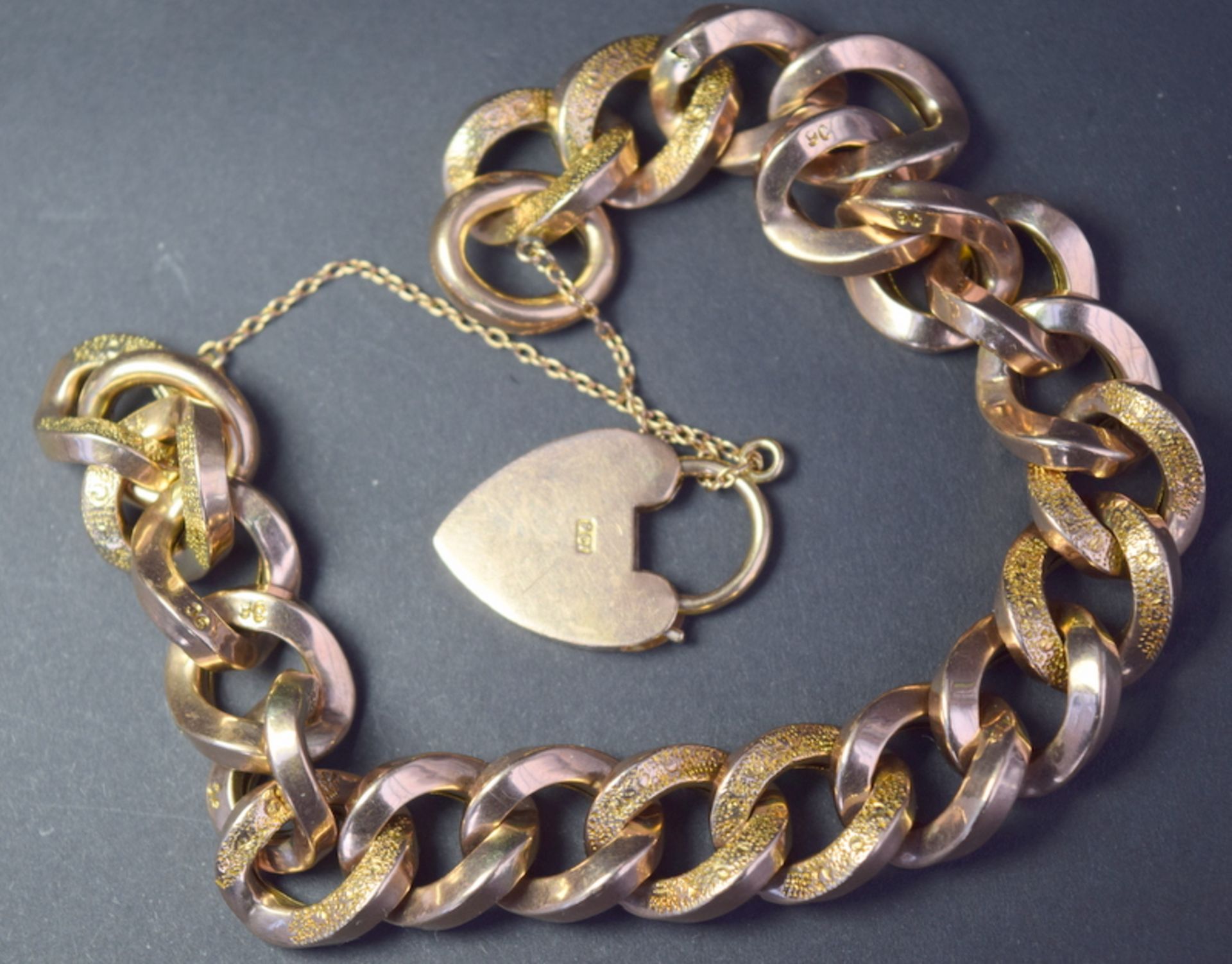 9ct Gold Large Link Bracelet With Padlock Clasp - Image 3 of 4