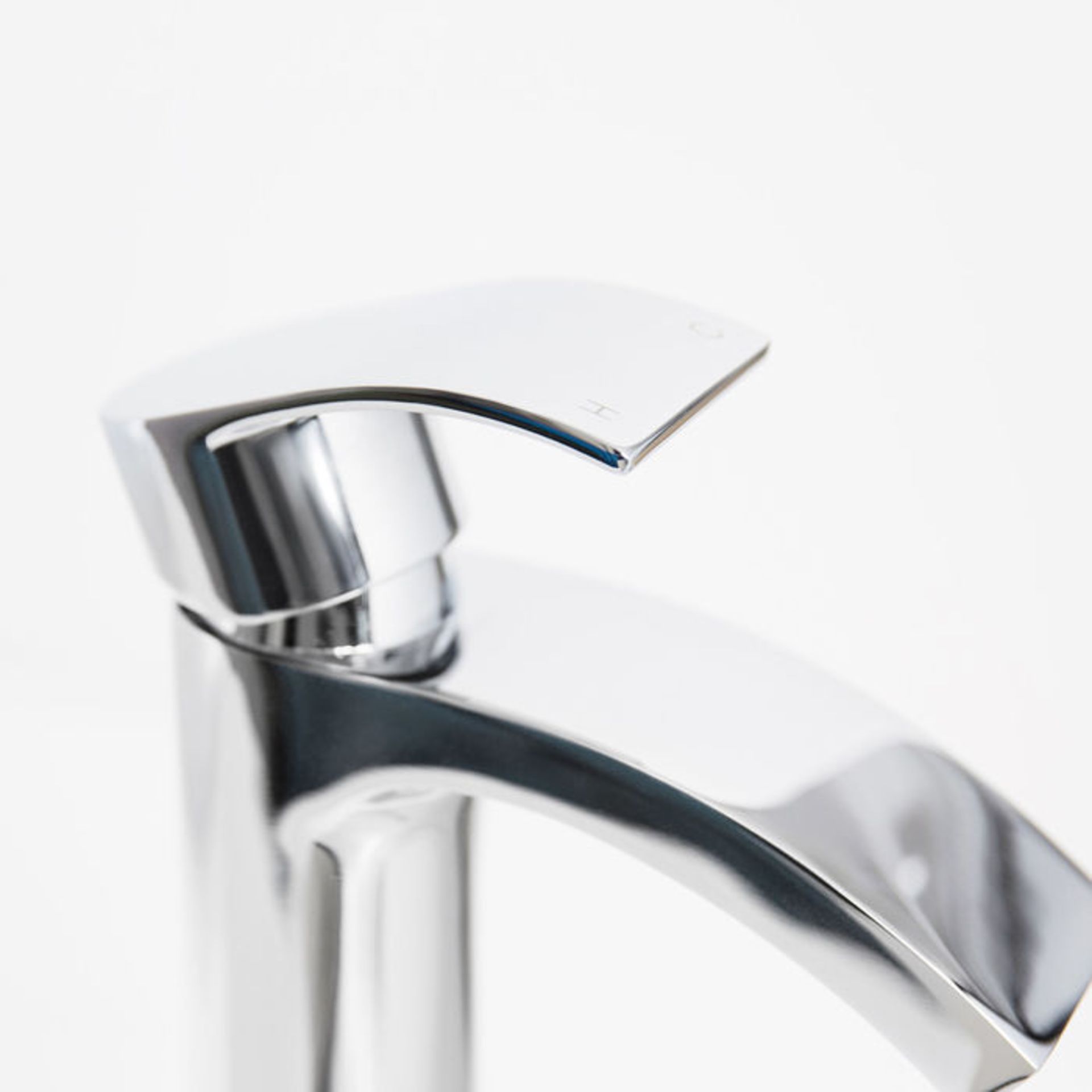 (P41) Melbourne Counter Top Mixer Tap We love this because of the super contemporary design. It - Image 4 of 4