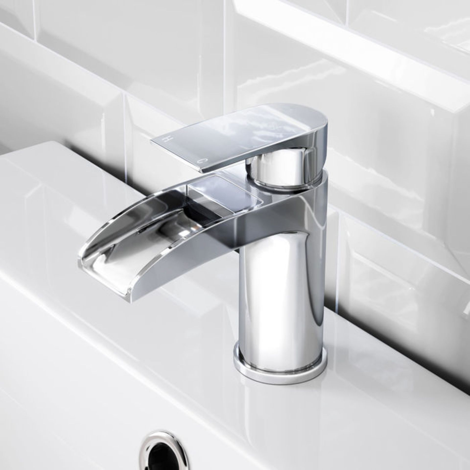 (P86) Denver Waterfall Basin Mixer Tap Chrome Plated Solid Brass Mixer cartridge Minimum 0.5 bar - Image 2 of 5