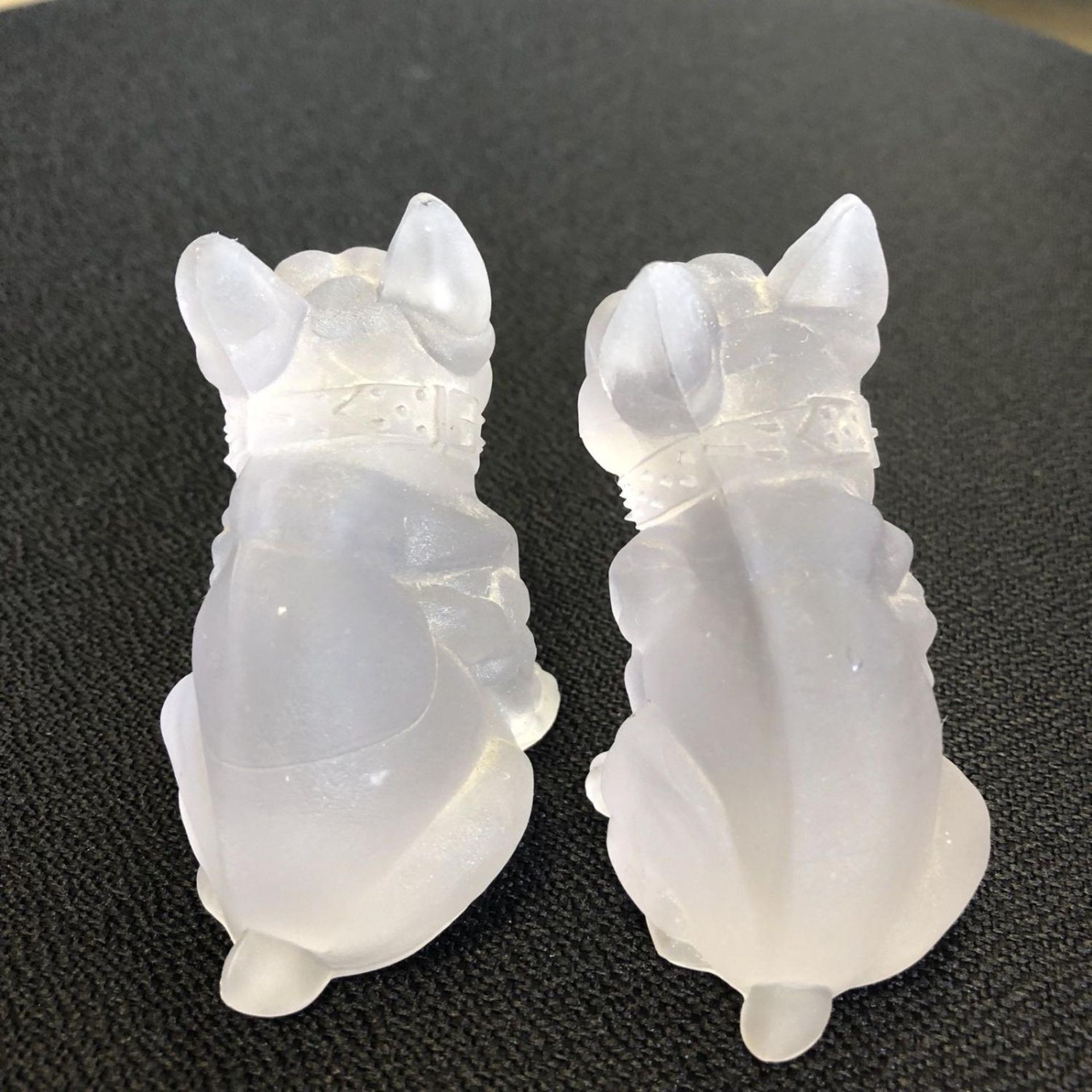 Pair of moulded frosted glass bulldog figurines 7cm - Image 4 of 5