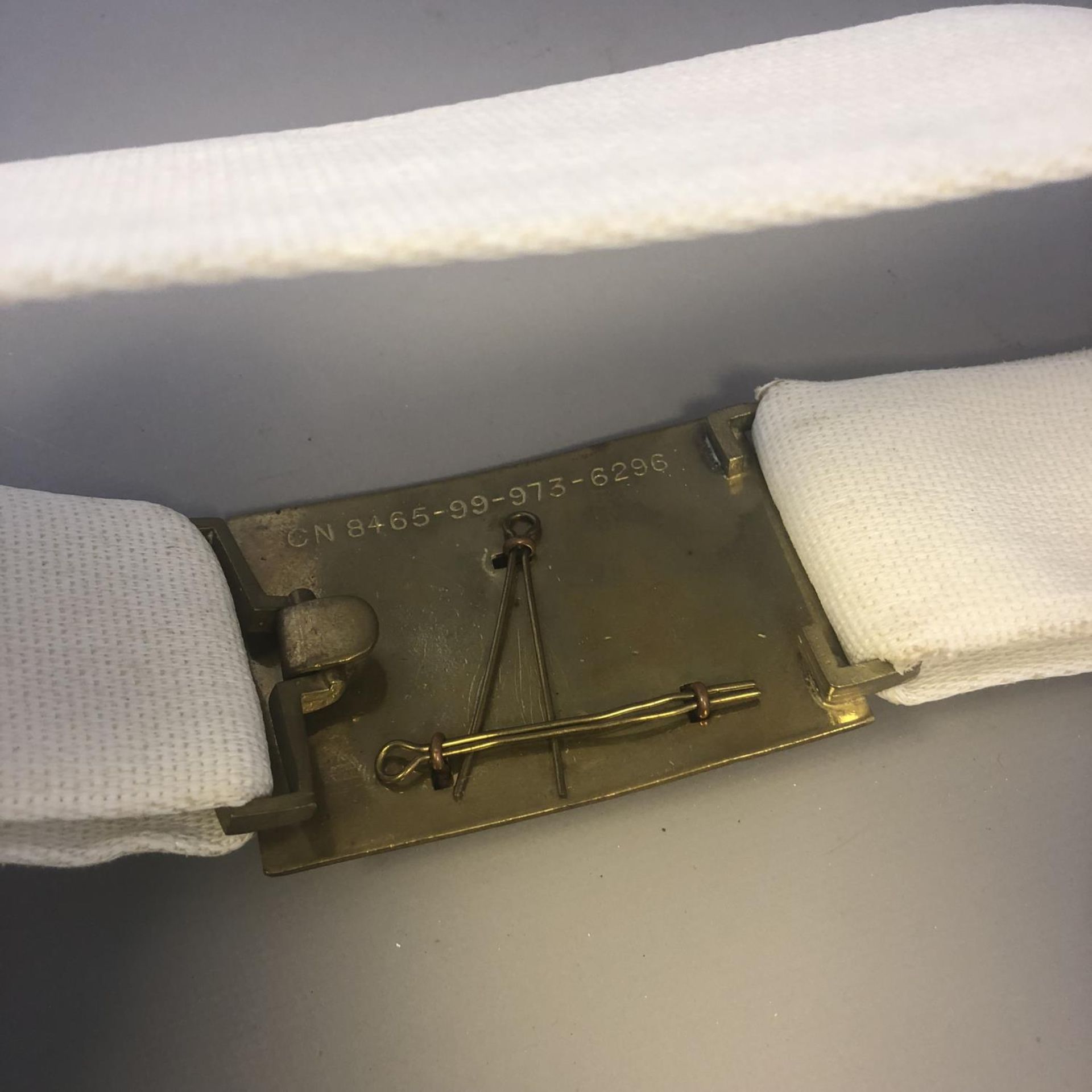 British Army White Belt with Dieu et Mon Droit Brass Buckle - Image 3 of 3