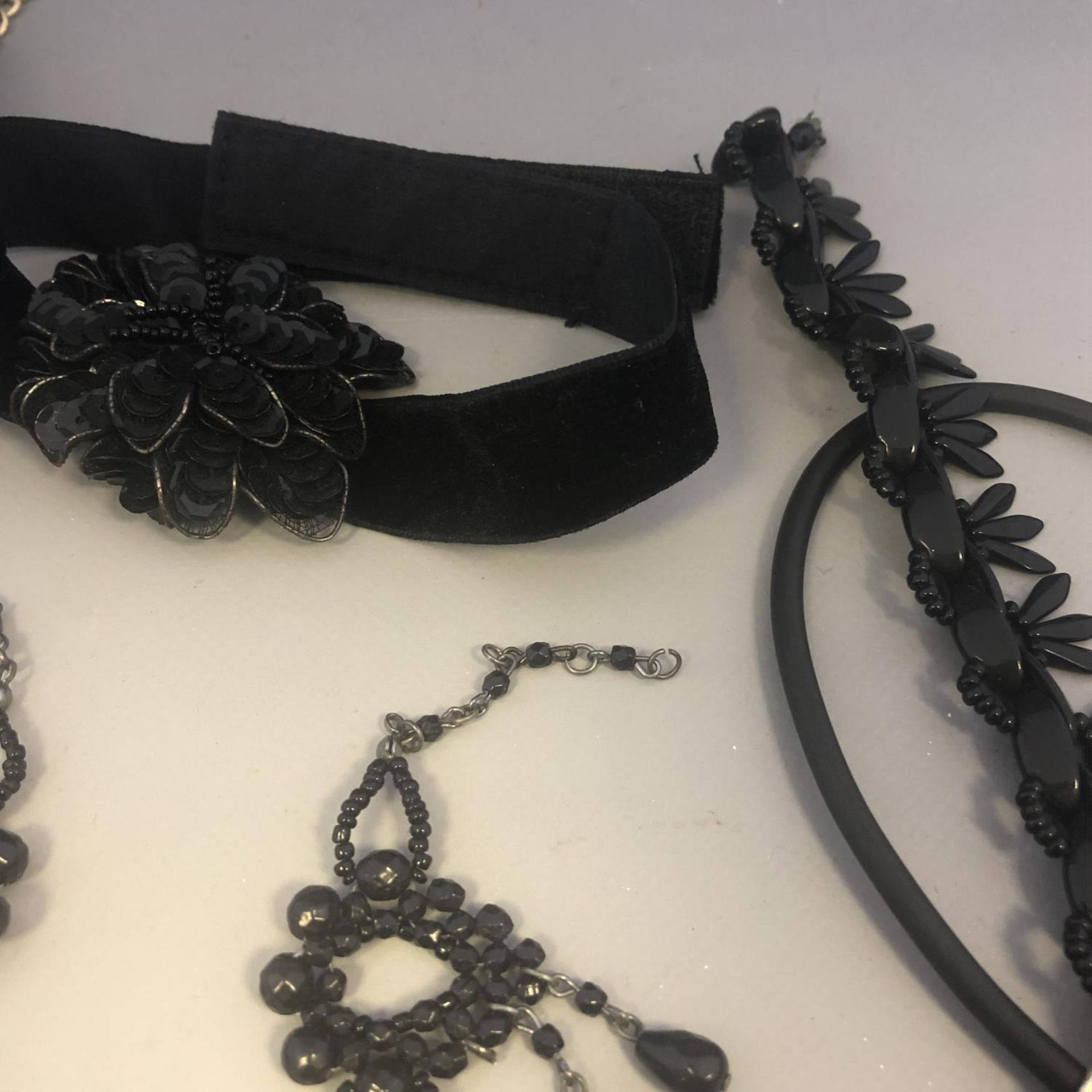 A Collection of Black Necklaces (9) - Image 6 of 7