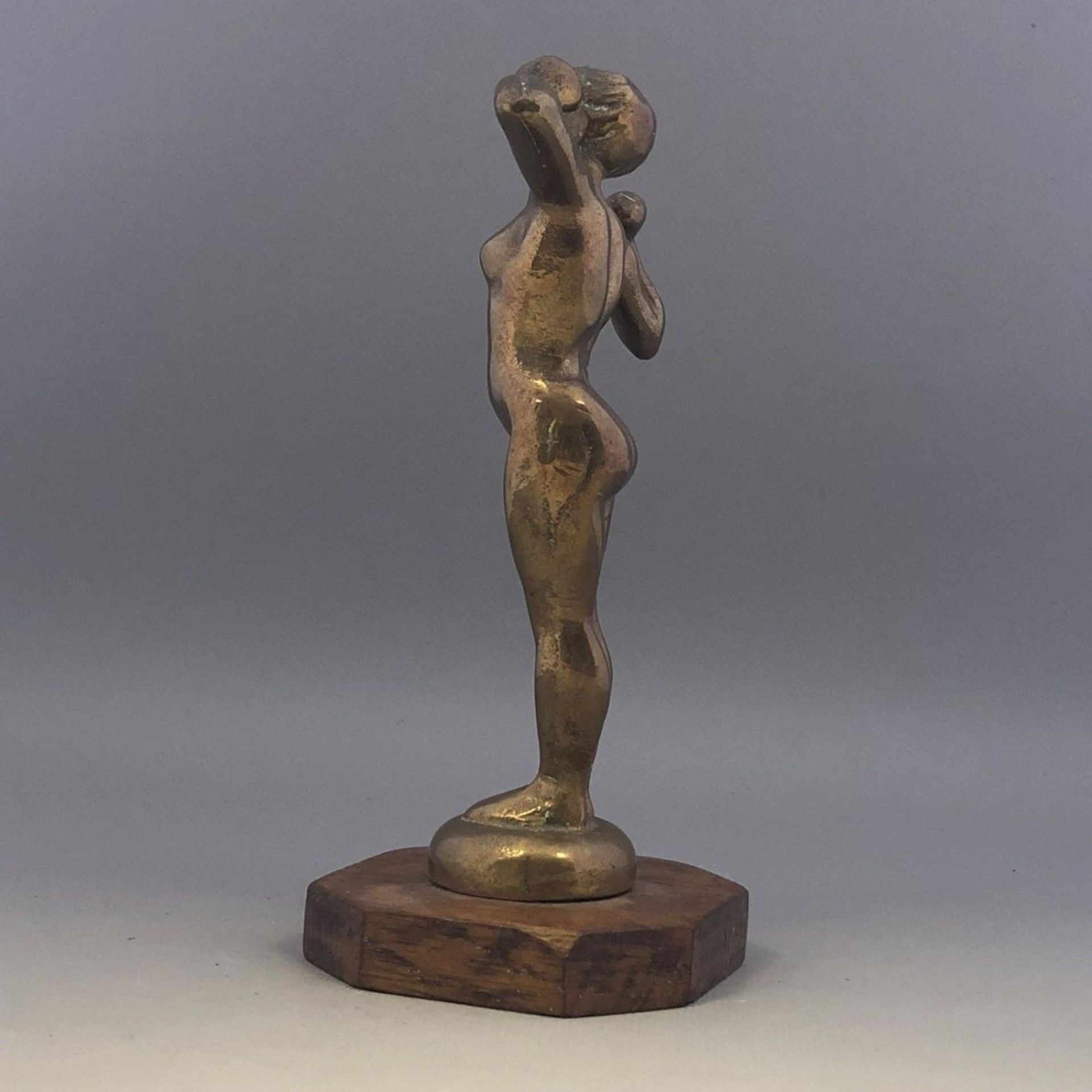 Vintage Brass Car Mascot Figurine Nude Female - On Oak Stand - Image 4 of 5