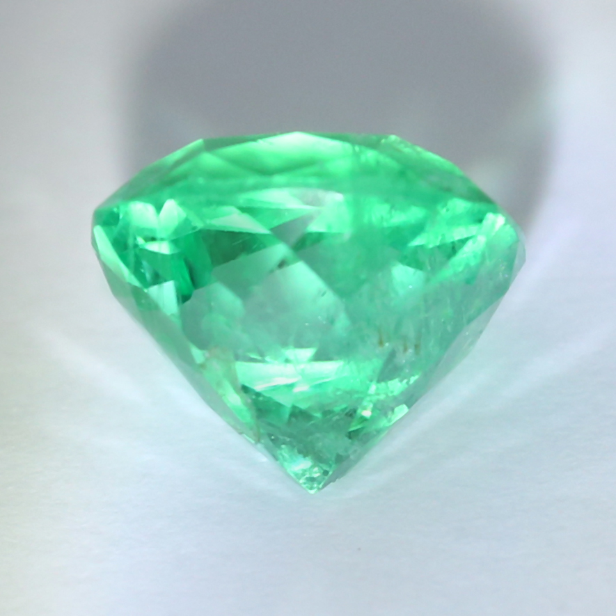 IGI Certified 4.04 ct. Colombian Emerald - Image 4 of 6